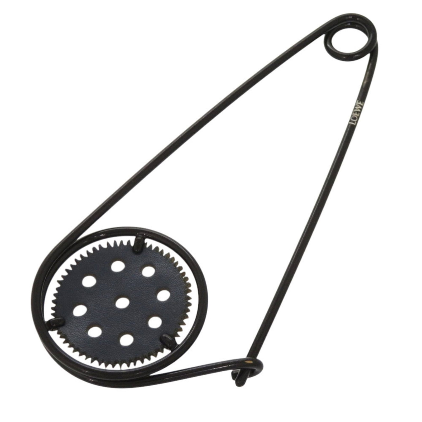 LOEWE Pin Brooch Leather Metal: LOEWE Pin Brooch Leather Metal Black leather and metal pin brooch from LOEWE, featuring a classic design with a subtle touch of elegance. The brooch measures 7cm x 14.5cm and is in very good condition