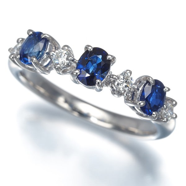 Tasaki Ring Sapphire Diamond 0.13Ct Us7 900 Platinum: Tasaki Ring Sapphire Diamond 0.13Ct Us7 900 Platinum 900 Platinum Ring featuring a stunning 0.13ct Sapphire and Diamond combination, crafted from high-quality platinum metal. The ring boasts a