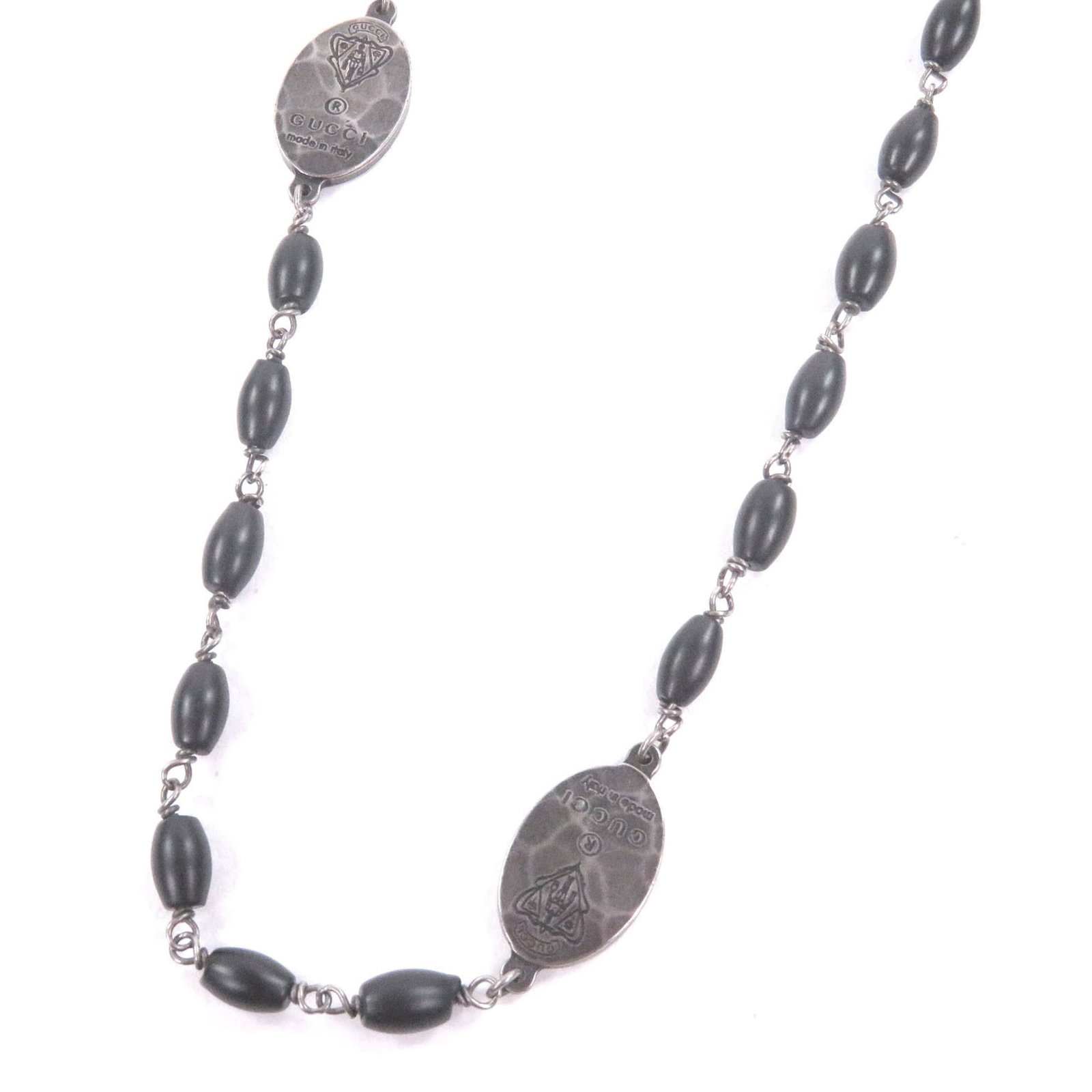 GUCCI Silver 925: GUCCI Silver 925 Silver 925 necklace from Gucci, featuring a sleek black and silver design, with a comfortable 70 cm neck circumference. This like-new used necklace boasts excellent condition with no