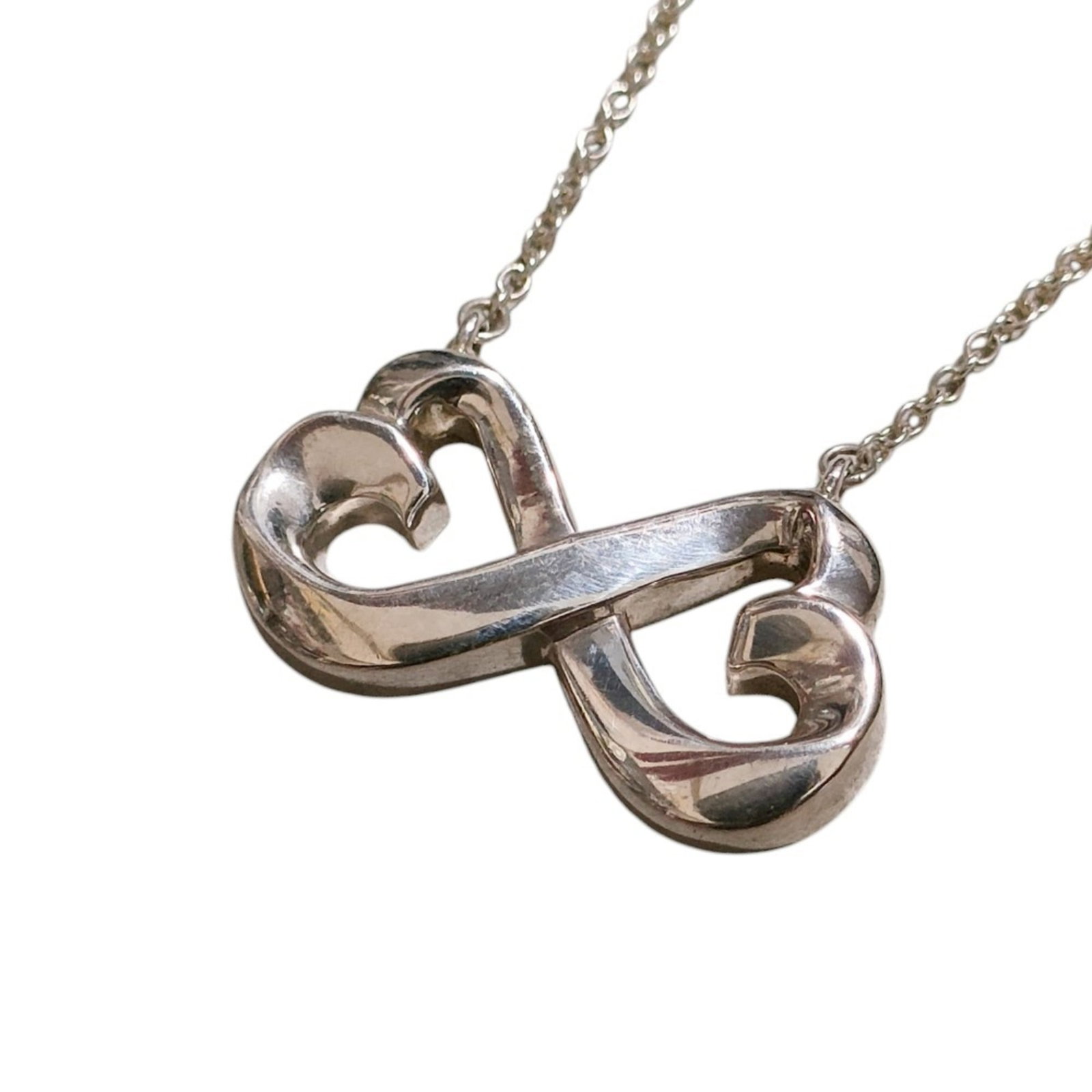 TIFFANY Silver 925: TIFFANY Silver 925 Silver pendant from Tiffany, made from 925 sterling silver, measures 12mm x 22mm, and has a silver color. The necklace type is pendant and the neck circumference is 42 cm. The
