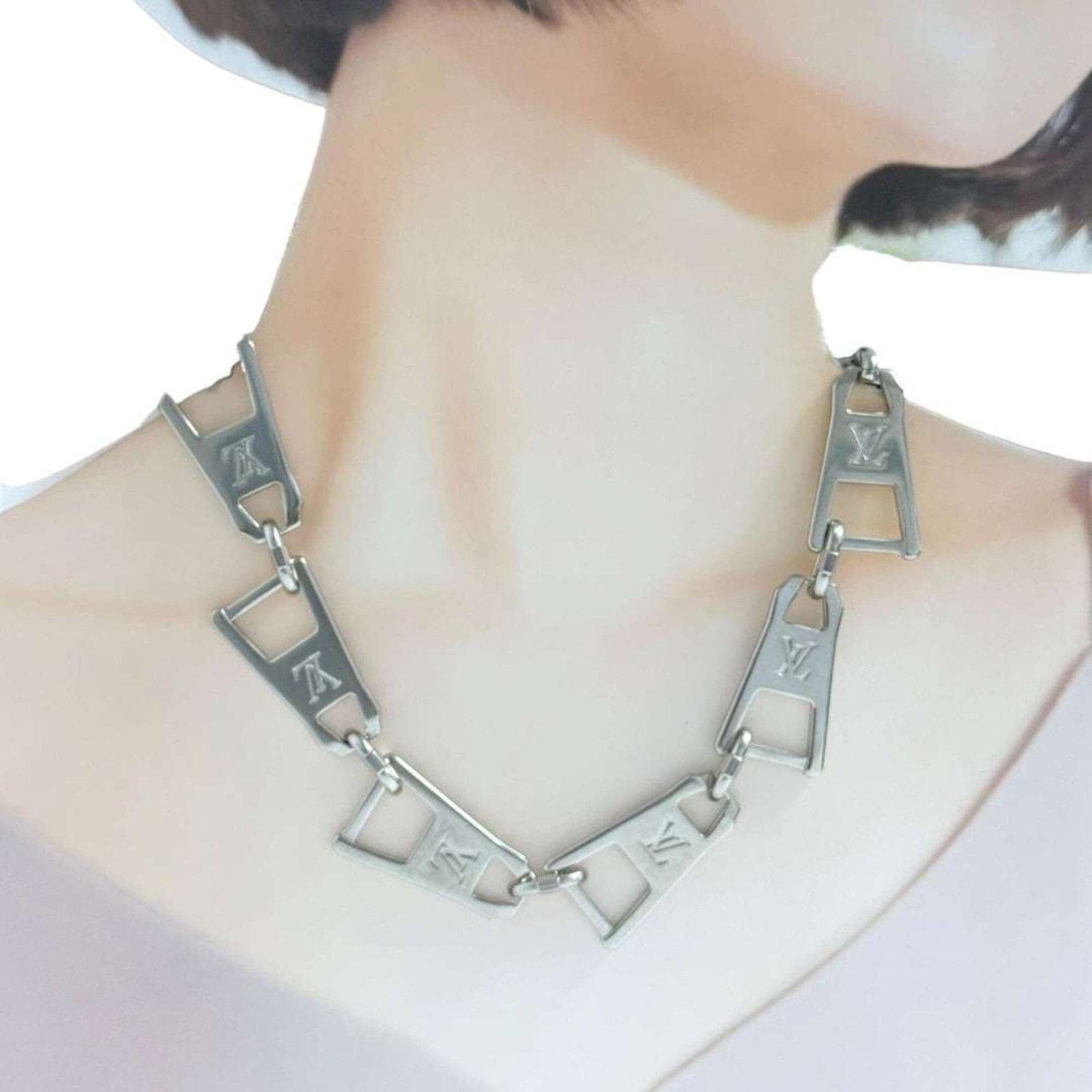 LOUIS VUITTON Metal - 10