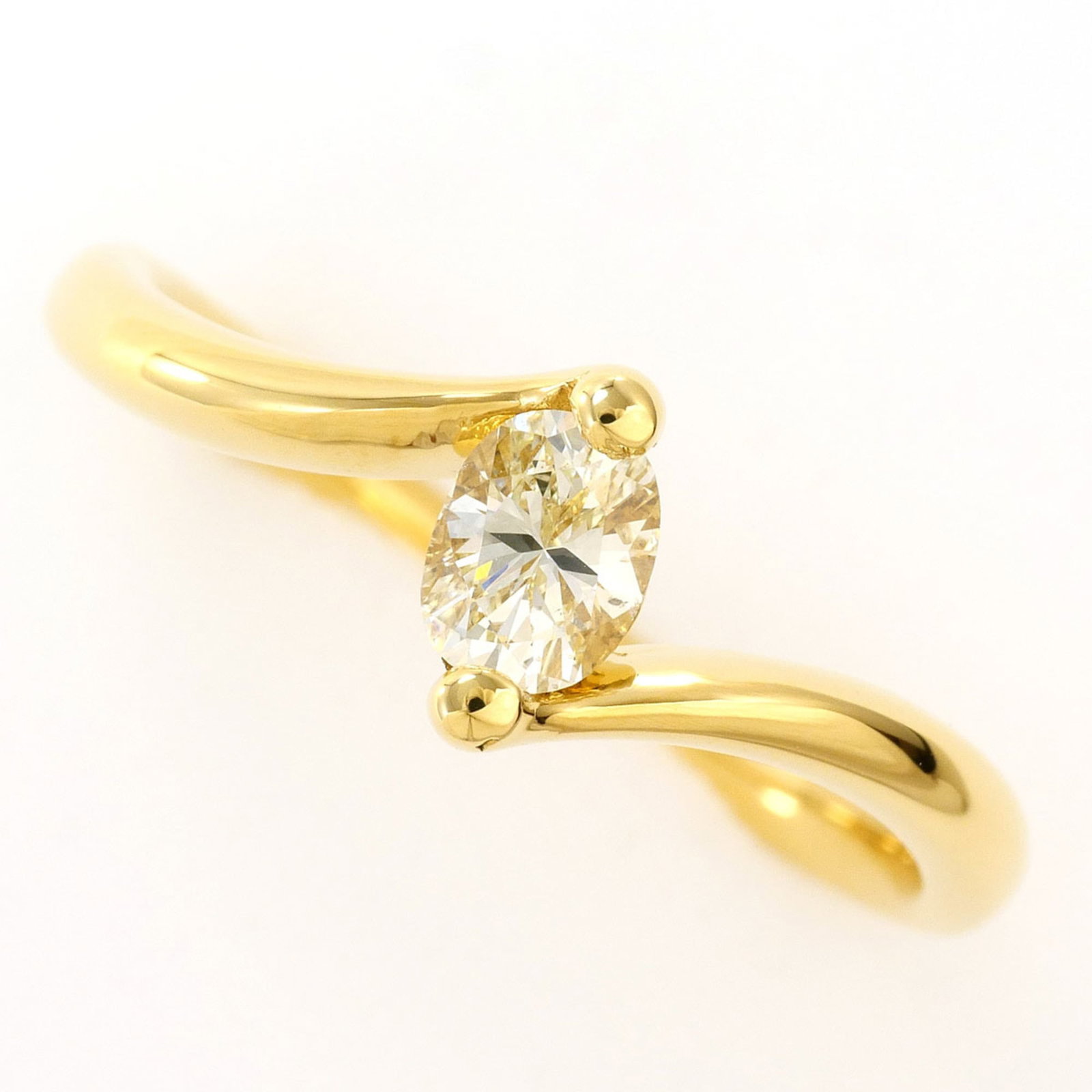 Band Ring Yellow Gold (18K): Band Ring Yellow Gold (18K) Yellow gold band ring with a 0.28ct diamond, crafted from 18K gold, offering a touch of elegance and sophistication. This like new used ring boasts a slender 7mm width and