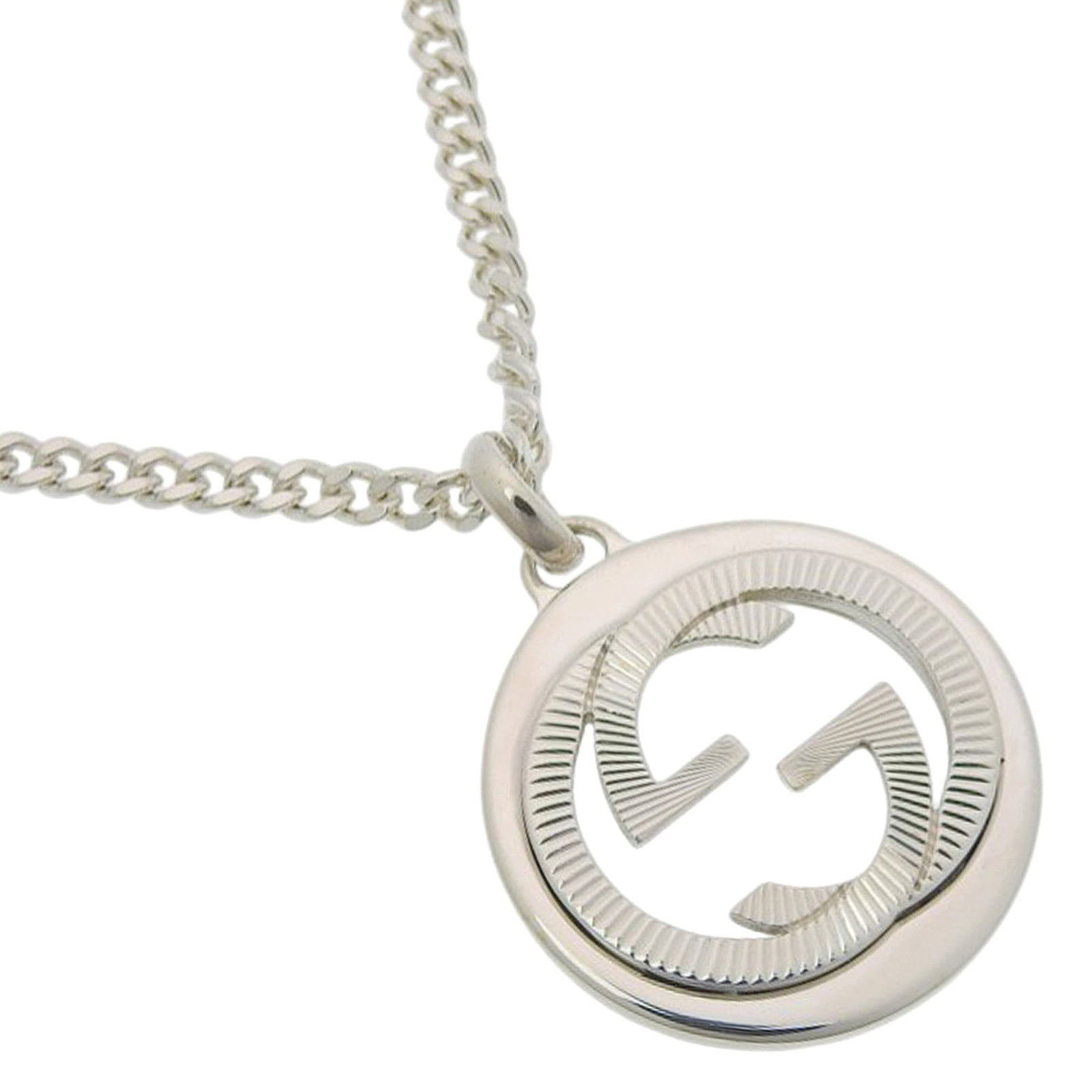 GUCCI Silver 925: GUCCI Silver 925 Silver 925 pendant from Gucci, featuring a 26mm x 23mm design, measures 21.65'' in circumference, and is made from high-quality silver. The necklace is in very good condition, with mi