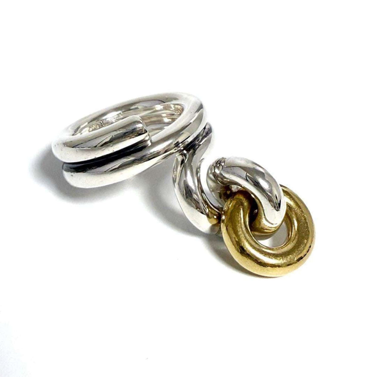 BOTTEGA VENETA Band Ring Silver 925: BOTTEGA VENETA Band Ring Silver 925 Silver 925 Band Ring from Bottega Veneta, a classic women's accessory with a timeless design, is available. Gently used with minor signs of wear, this band ring