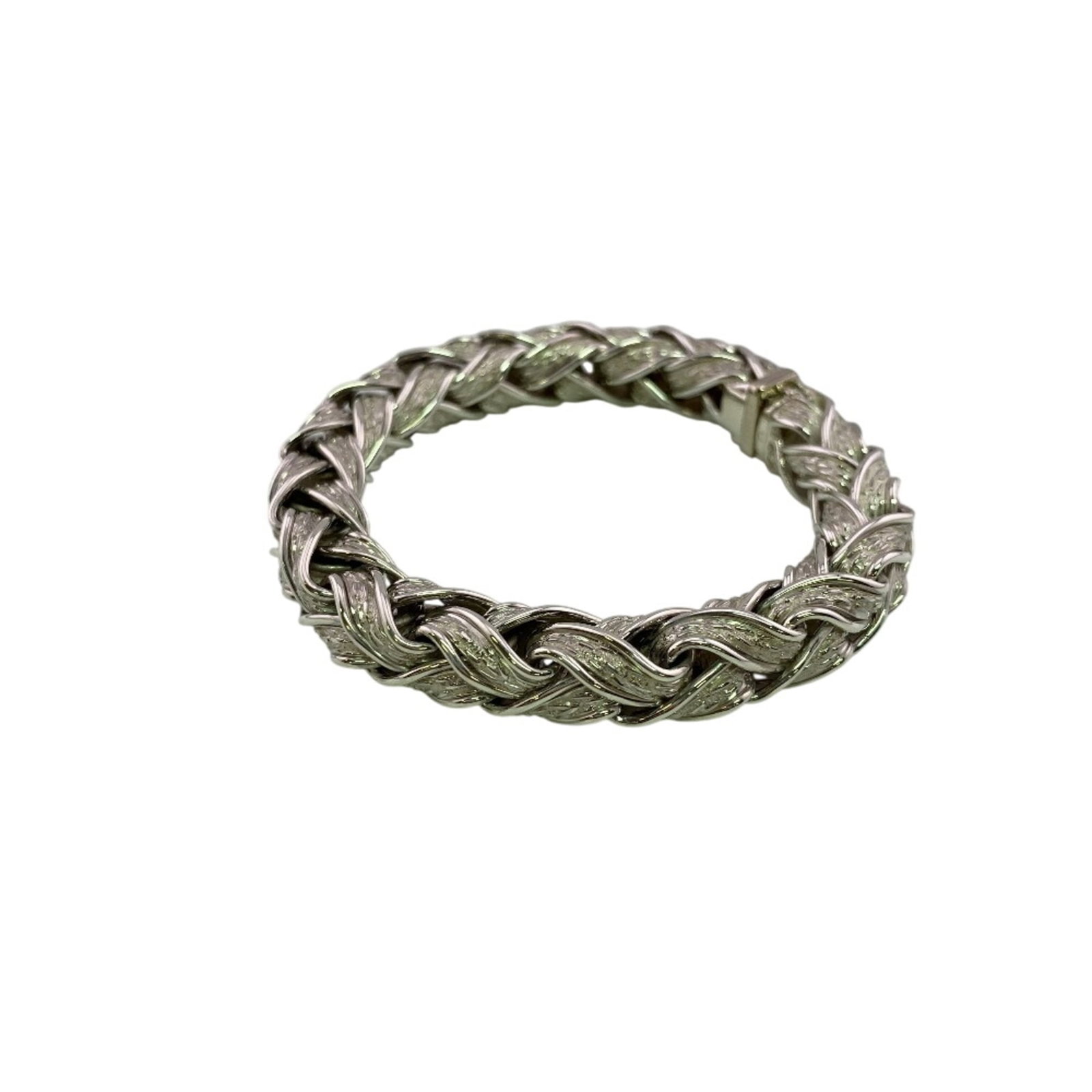 HERMES Charm Bracelet Silver 925: HERMES Charm Bracelet Silver 925 Silver 925 Charm Bracelet from Hermes, featuring a classic design with a subtle elegance. Gently used with minor signs of wear, this charm bracelet boasts a sleek
