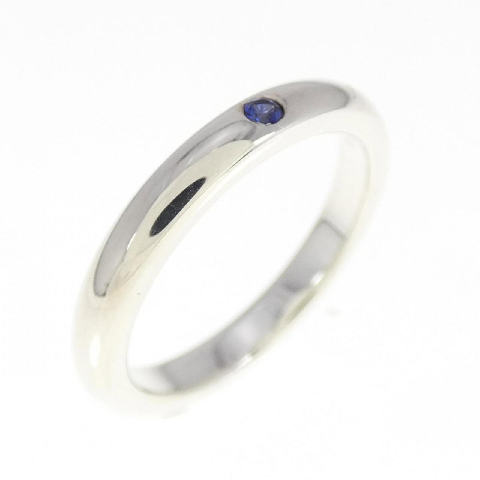 TIFFANY Band Ring Silver 925: TIFFANY Band Ring Silver 925 Silver 925 Tiffany band ring with a beautiful sapphire stone, a classic and elegant accessory for everyday wear. The ring is made from high-quality silver and features a s