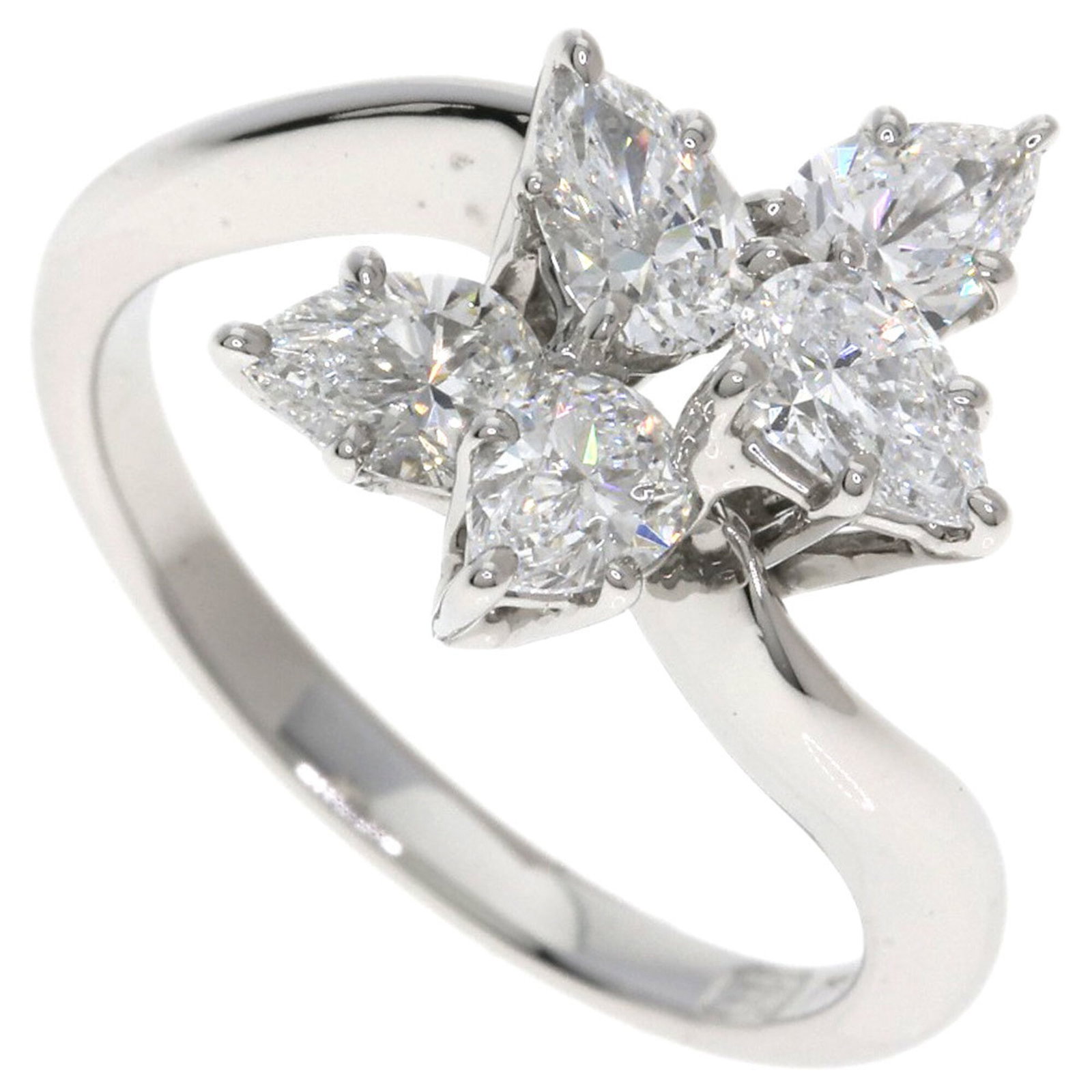 HARRY WINSTON Band Ring Platinum 950: HARRY WINSTON Band Ring Platinum 950 Platinum 950 band ring from Harry Winston, a renowned luxury jeweler, boasts a sleek and sophisticated design. Made from high-quality platinum, this band ring is a