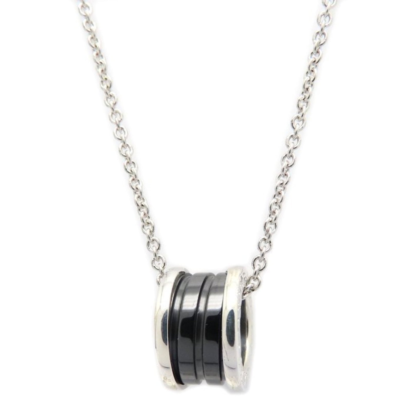 BVLGARI Ceramic Silver 925: BVLGARI Ceramic Silver 925 BVLGARI Ceramic Silver 925 Necklace - A Timeless EleganceMade from high-quality ceramic and sterling silver 925, this BVLGARI necklace boasts a sleek design with a 14.8mm x