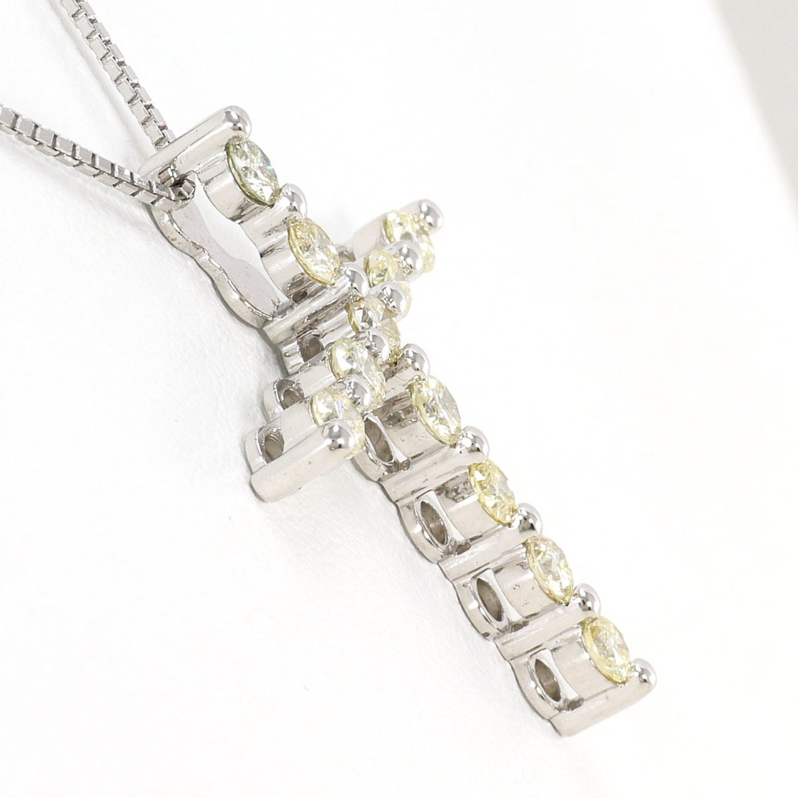 White Gold (18K) - 2