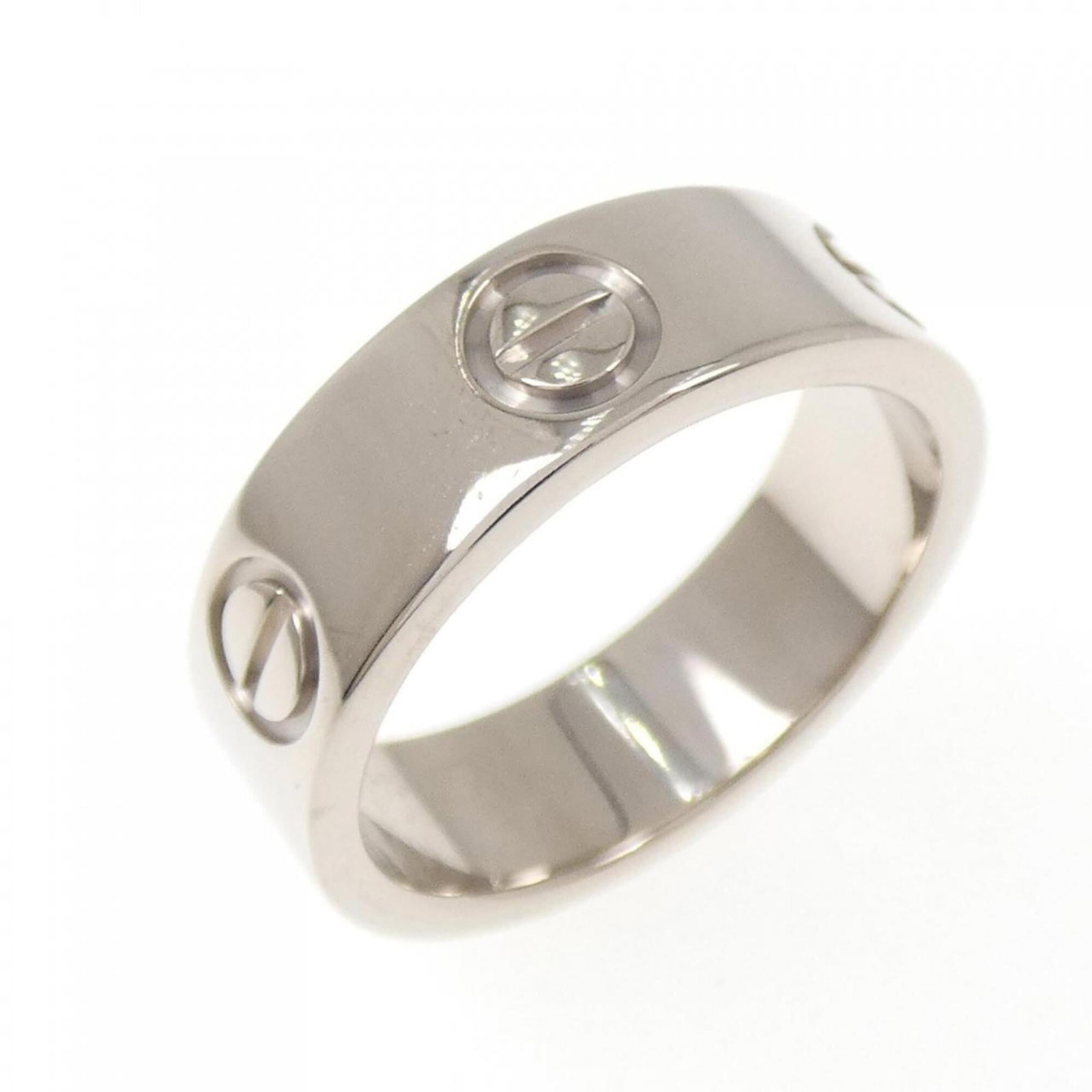 CARTIER Band Ring White Gold (18K): CARTIER Band Ring White Gold (18K) Cartier Band Ring White Gold (18K) is a beautiful, 18K white gold band ring featuring a sleek design. Made from high-quality white gold, this ring is in excellent