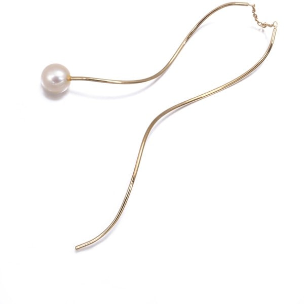 Tasaki Single Earring Freshwater Pearl 6.0Mm Wave American 18K Yg: Tasaki Single Earring Freshwater Pearl 6.0Mm Wave American 18K Yg Yellow gold 18K earring featuring a single cultured freshwater pearl measuring approximately 6.0mm in diameter, suspended from a threa