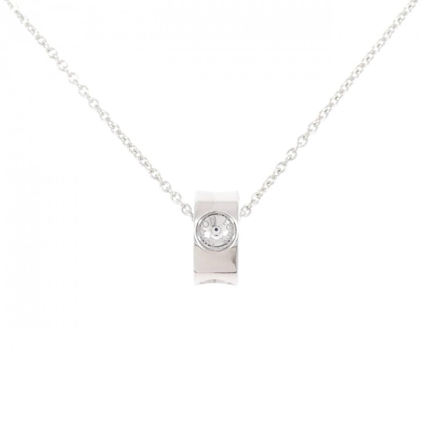 LOUIS VUITTON White Gold (18K): LOUIS VUITTON White Gold (18K) White gold (18K) necklace from Louis Vuitton, featuring a pendant with a 10.8mm x 4.9mm size, set against a 41 cm / 16.14'' chain. The item bears minor signs of wear and