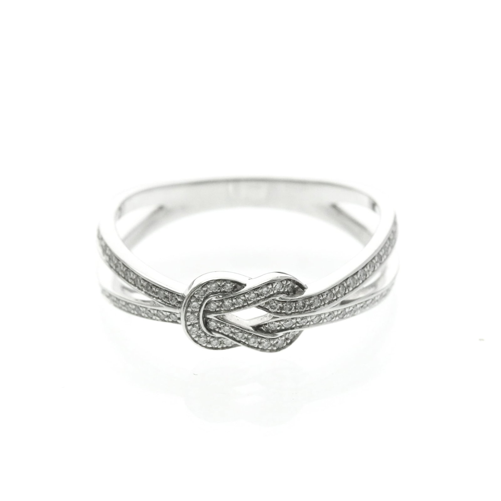FRED Band Ring White Gold (18K): FRED Band Ring White Gold (18K) White gold (18K) band ring with a diamond, measuring 4.5mm in width, weighs 3g, and features a serial number of 1264629. Gently used with minor signs of wear, this band