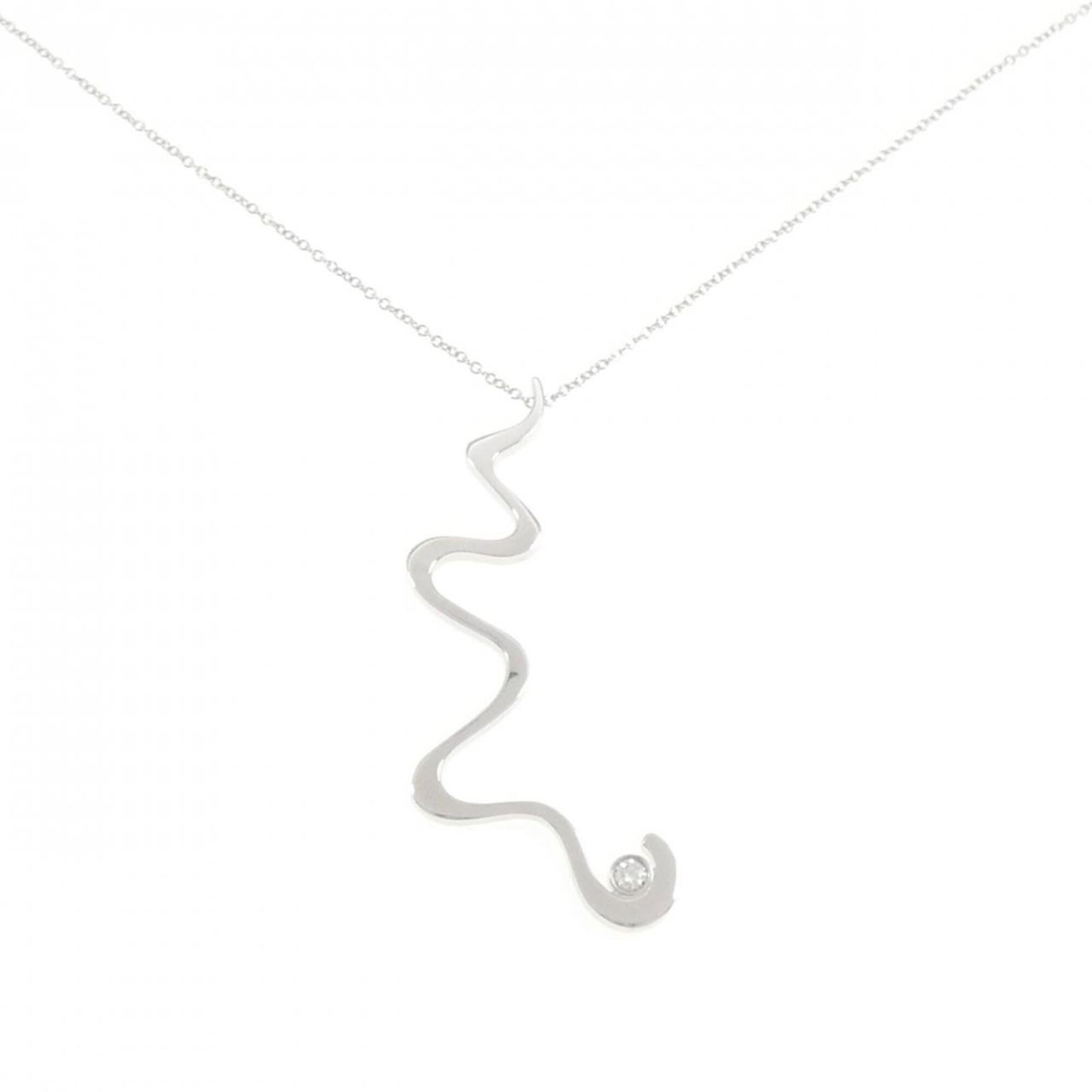 TIFFANY White Gold (18K): TIFFANY White Gold (18K) White gold (18K) pendant from Tiffany, featuring a 48.9mm x 21.2mm design, suspended from a 40cm chain. This necklace type is a classic choice, and its 18K material provides a