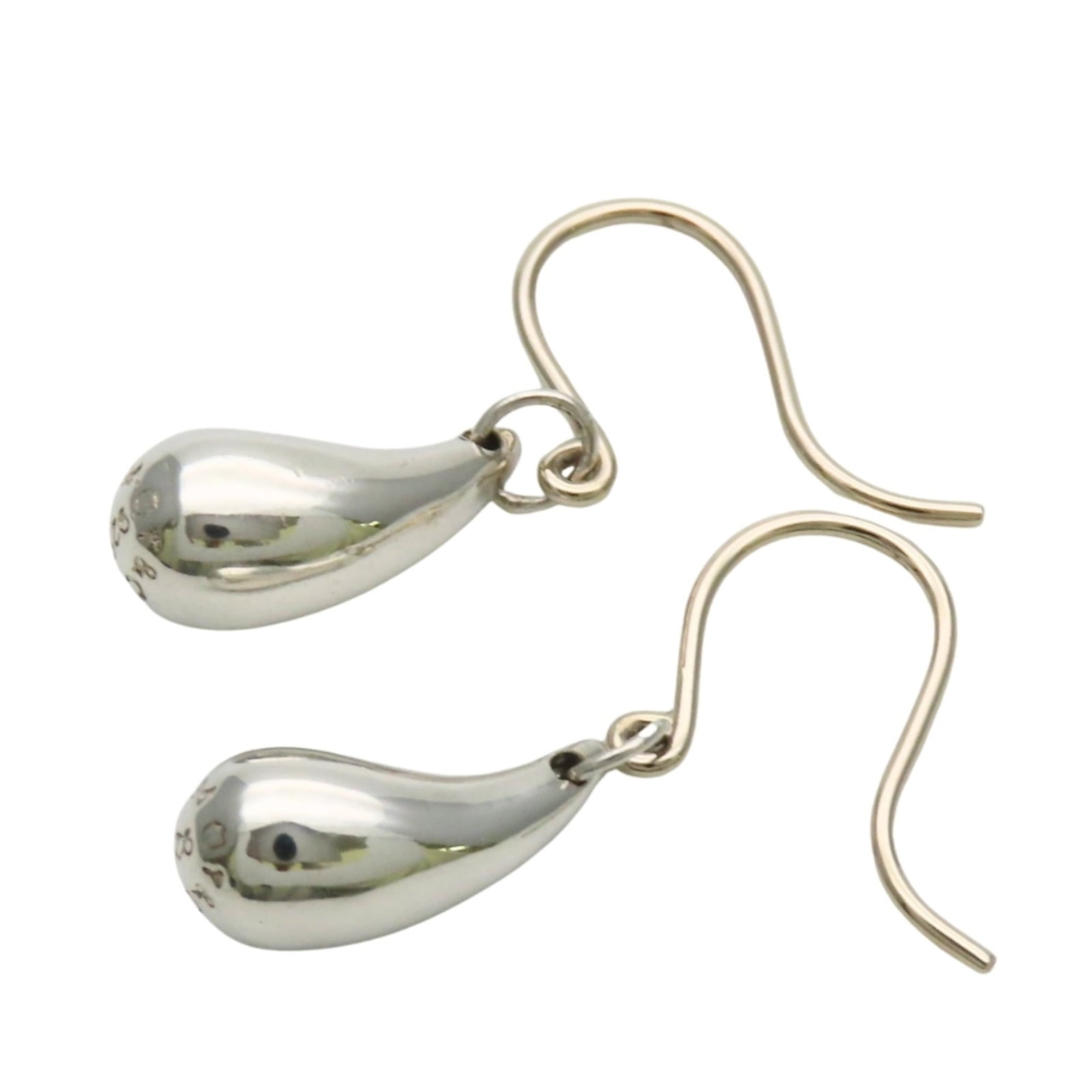 TIFFANY Drop Earrings Silver 925: TIFFANY Drop Earrings Silver 925 Silver 925 Tiffany Drop Earrings in excellent condition, featuring a delicate 23.90mm drop with a subtle 5.80mm width, crafted from high-quality silver. Minor signs