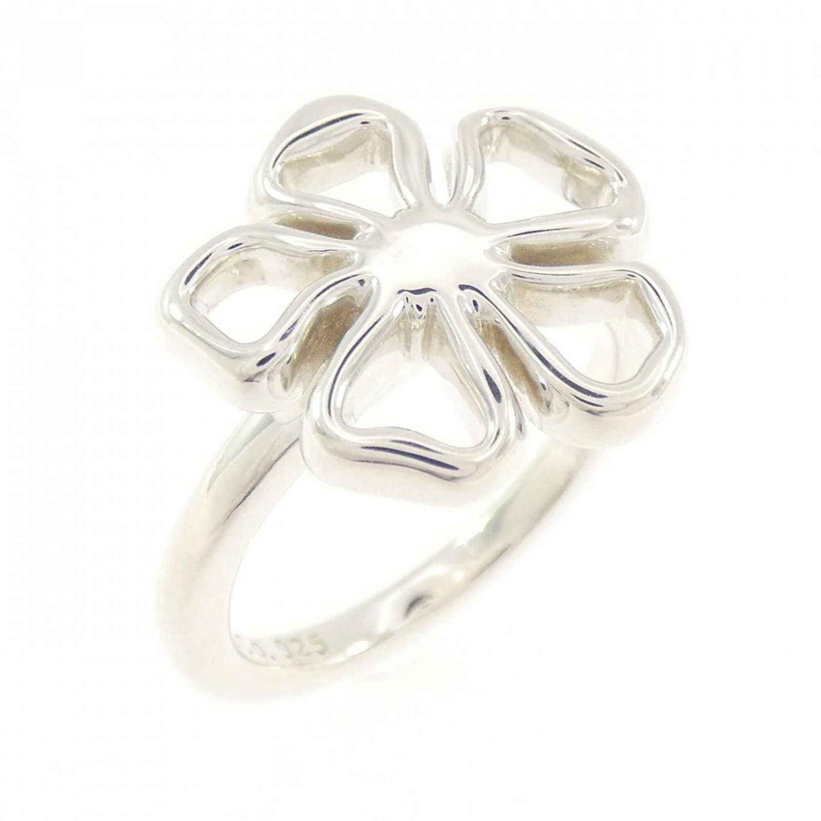 TIFFANY Band Ring Silver 925: TIFFANY Band Ring Silver 925 Silver 925 band ring from Tiffany, a classic design with a subtle elegance. This gently used ring features minor signs of wear, including small scratches or light marks, b