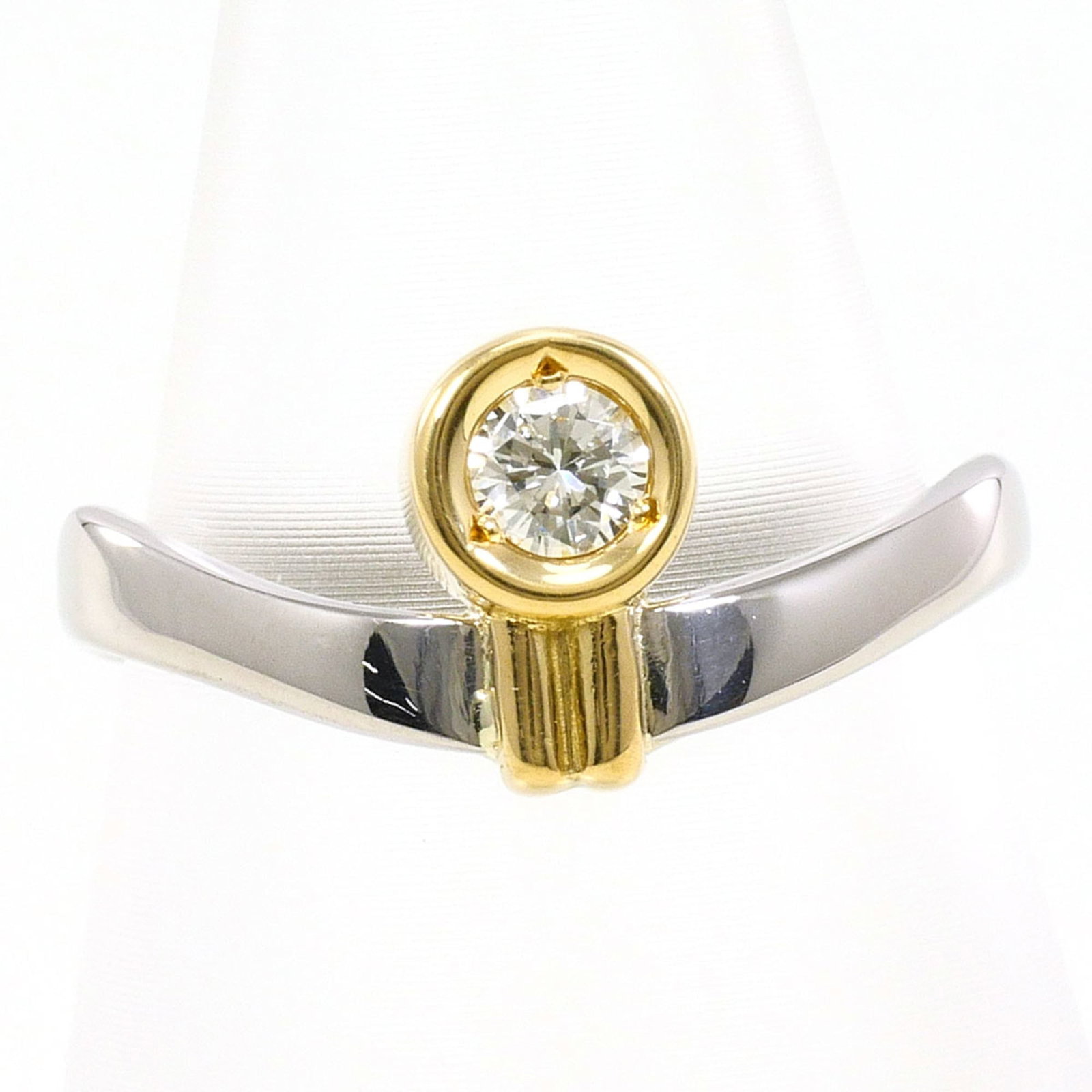 Band Ring Platinum 900 Yellow Gold (18K): Band Ring Platinum 900 Yellow Gold (18K) Platinum 900 Yellow Gold (18K) band ring features a 0.10ct diamond, set in a 7mm wide band with a US size 5 fit. Made from 18K gold and platinum, this ring boa
