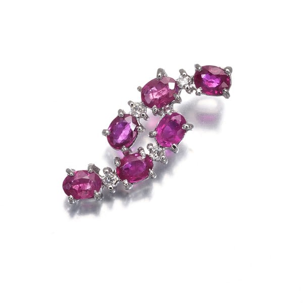 Ruby 0.86Ct Diamond 0.04Ct Pendant 18K 750 White Gold: Ruby 0.86Ct Diamond 0.04Ct Pendant 18K 750 White Gold 18k white gold pendant showcases a stunning 0.86ct natural ruby, surrounded by a delicate 0.04ct diamond. The intricate design measures 20.9 x