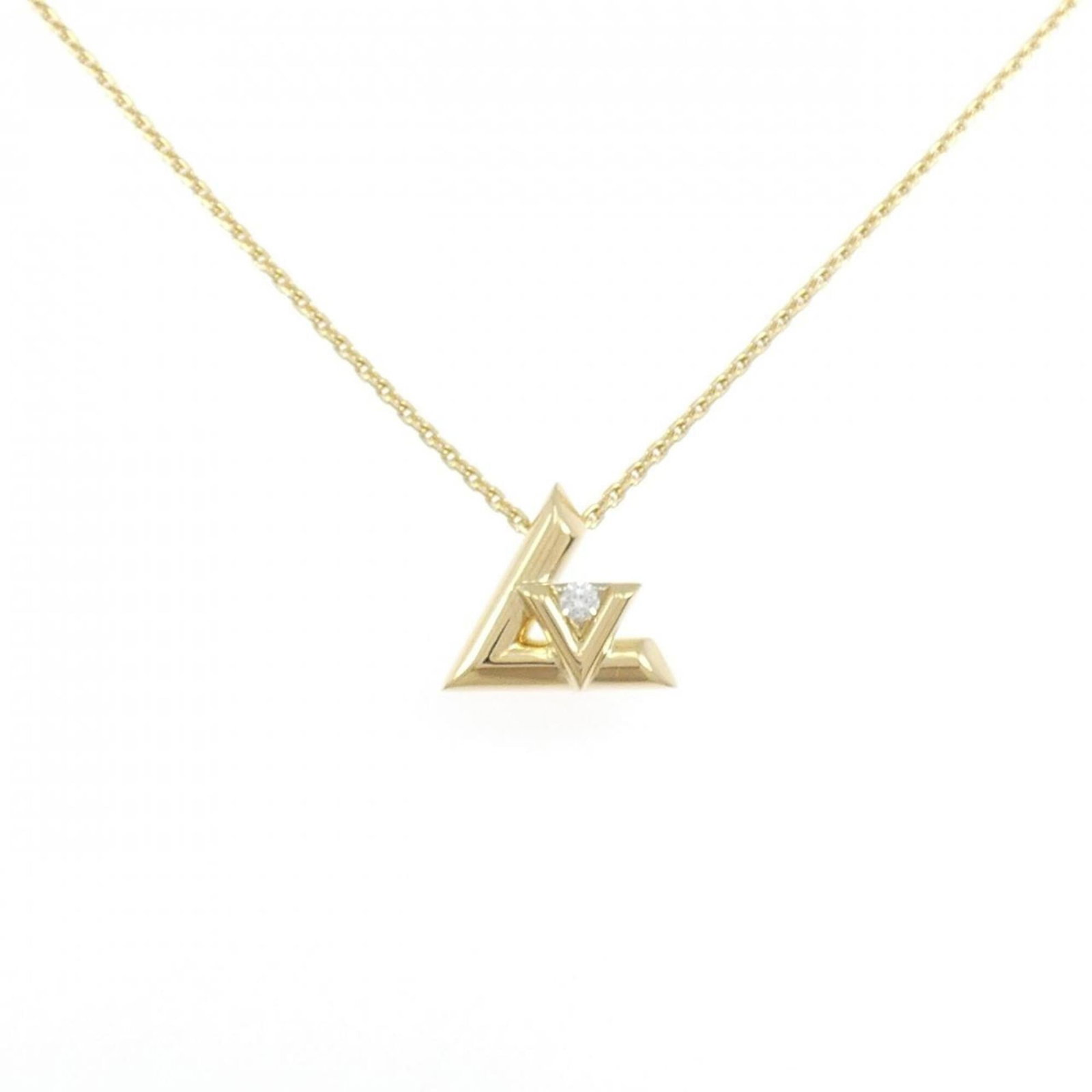 LOUIS VUITTON Yellow Gold (18K): LOUIS VUITTON Yellow Gold (18K) Yellow gold (18K) pendant from Louis Vuitton, featuring a diamond stone, measures 12mm x 13.1mm, and has a pendant size of 42 cm - 45 cm. The necklace is made from high