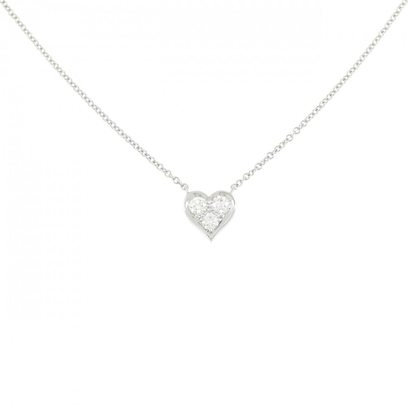 TIFFANY Platinum 950: TIFFANY Platinum 950 Tiffany Platinum 950 necklace featuring a 3.1g diamond pendant, set in a platinum 950 setting. The necklace boasts a 41 cm circumference and measures 7.4mm x 7.4mm. Gently used wi