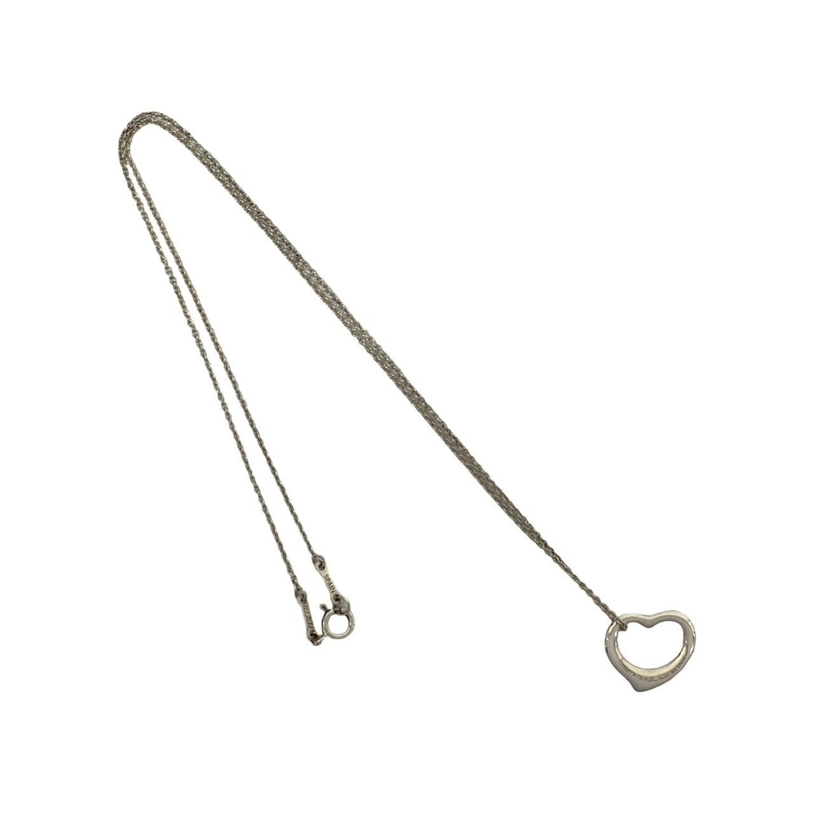 TIFFANY Silver 925: TIFFANY Silver 925 Silver 925 pendant from Tiffany, a classic design featuring a subtle shine. The necklace measures 41 cm in circumference and the pendant is 15mm x 15mm in size. Available in good us