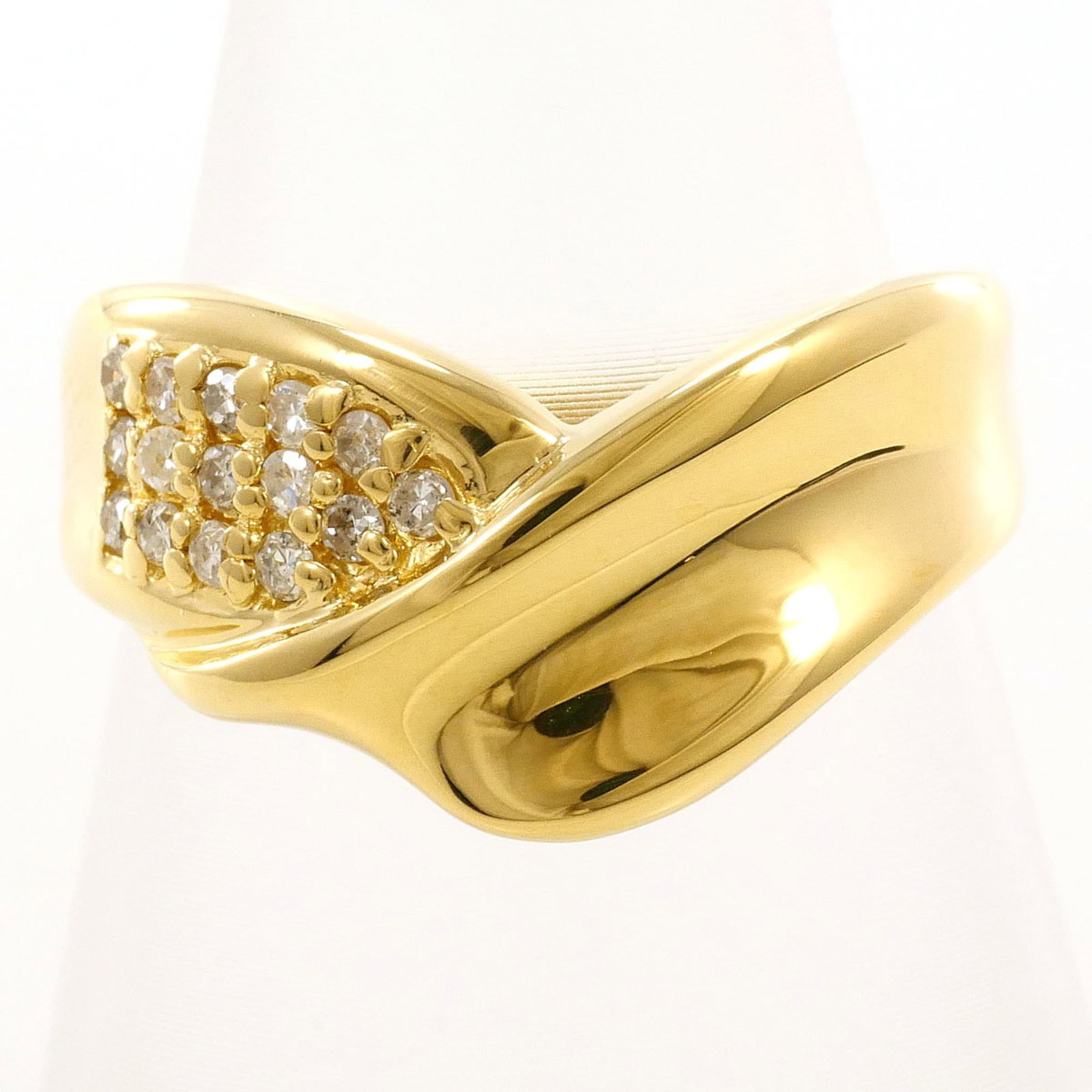 Band Ring Yellow Gold (18K): Band Ring Yellow Gold (18K) Yellow gold band ring in excellent condition, featuring a 0.15ct diamond and measuring 12mm in width. Made from 18K yellow gold, this ring weighs 3.9g and is available in s