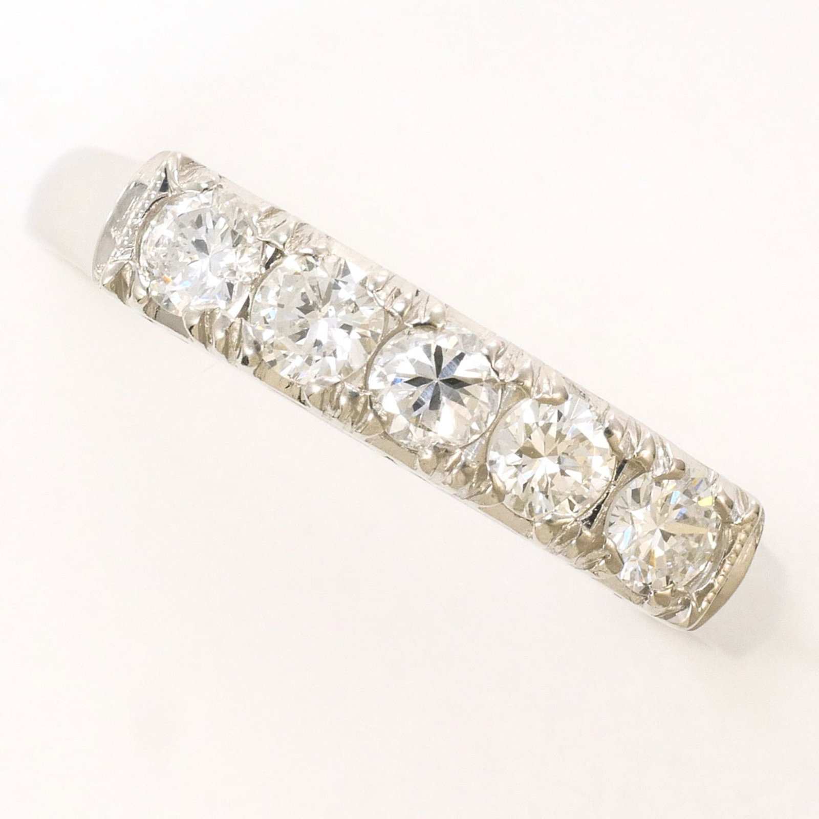 Band Ring Platinum: Band Ring Platinum Platinum band ring with a 0.41ct diamond, measuring 3mm in width and weighing 2.3g, is a sleek and sophisticated accessory for everyday wear. Its platinum metal construction