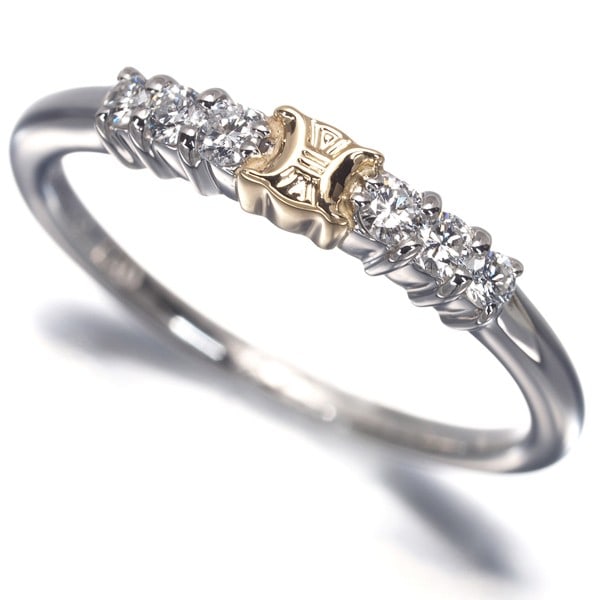 Celine Ring Diamond 0.17Ct Macadam Us6-6.25 Pt 900/18K Yg: Celine Ring Diamond 0.17Ct Macadam Us6-6.25 Pt 900/18K Yg Platinum ring with a 0.17ct diamond, set in a Macadam design. This 18K yellow gold ring boasts a 900 purity rating and is a size US6-6.25.