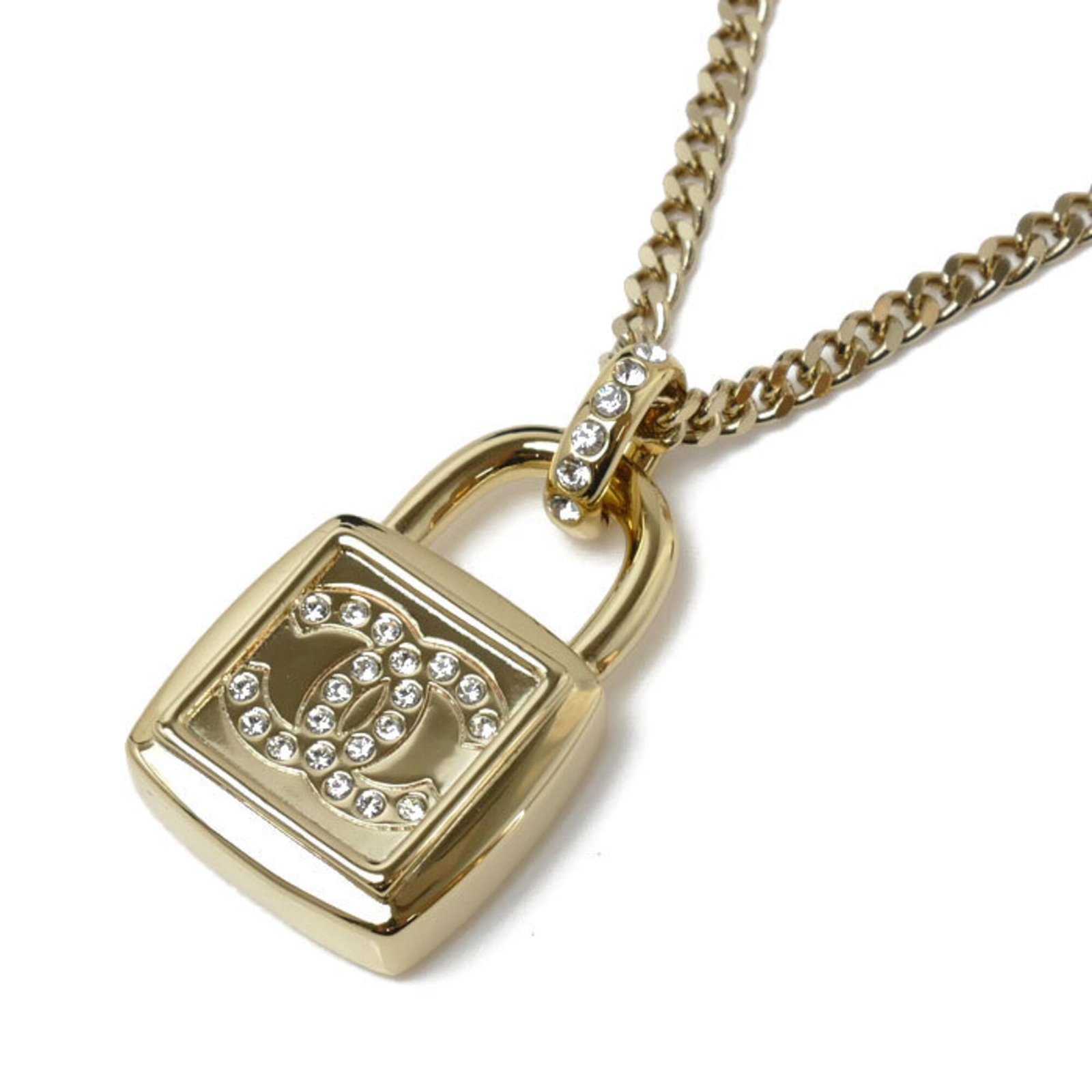 CHANEL Metal France: CHANEL Metal France Metal France necklace from Chanel, featuring a 38.9mm x 20.4mm pendant, is a gently used piece with minor signs of wear. The necklace boasts a metal design with a 82 cm