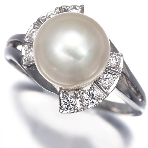 Mikimoto Ring Akoya Pearl 9.2Mm Diamond Us6.5-6.75 950 Platinum: Mikimoto Ring Akoya Pearl 9.2Mm Diamond Us6.5-6.75 950 Platinum 9.2mm Akoya Pearl Ring in 950 Platinum, featuring a stunning diamond at the center, set in a sleek and sophisticated design. This