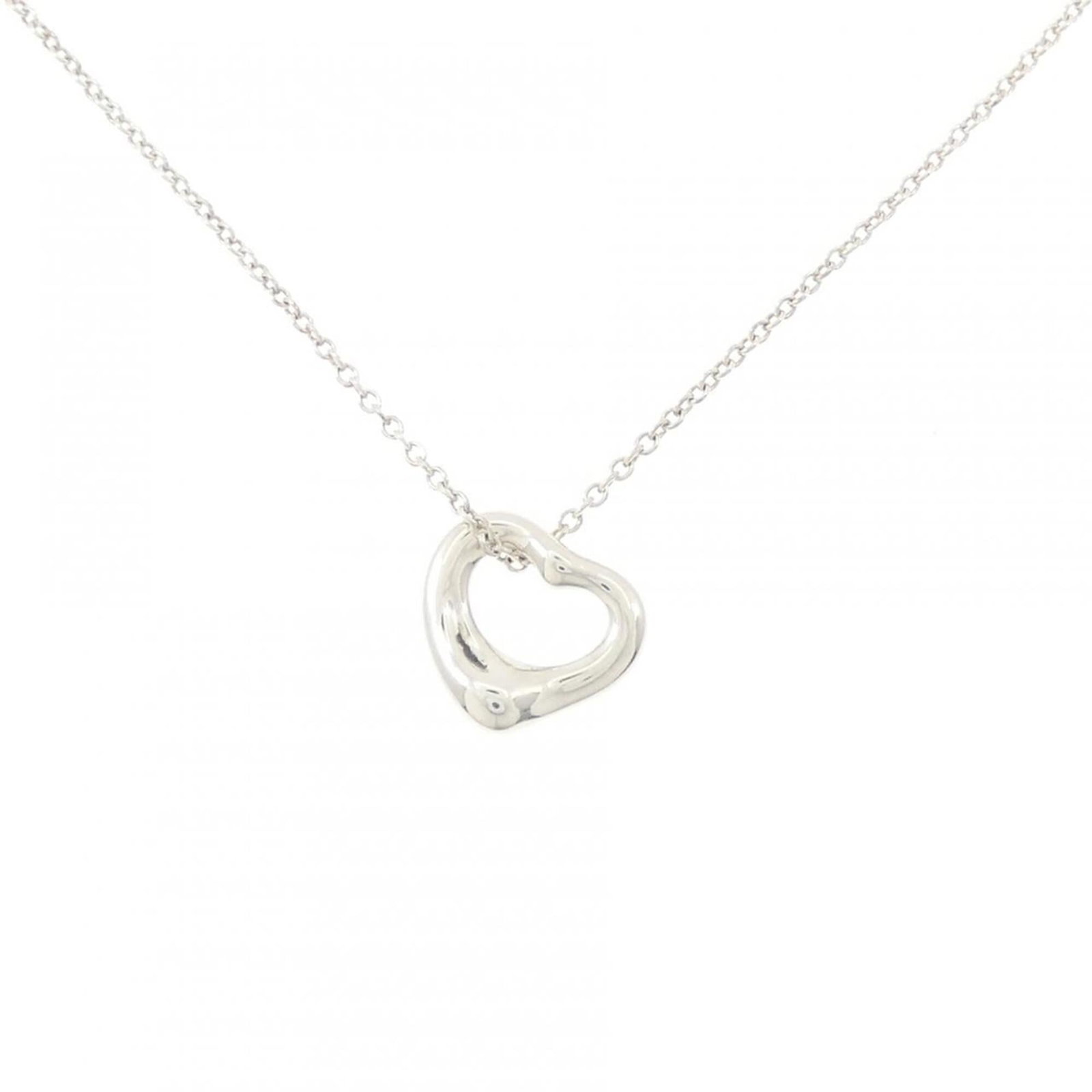 TIFFANY Silver 925: TIFFANY Silver 925 Tiffany's iconic silver necklace features a stunning 925 sterling silver pendant, carefully crafted to make a timeless statement. With its sleek design and precise 41 cm neck circum