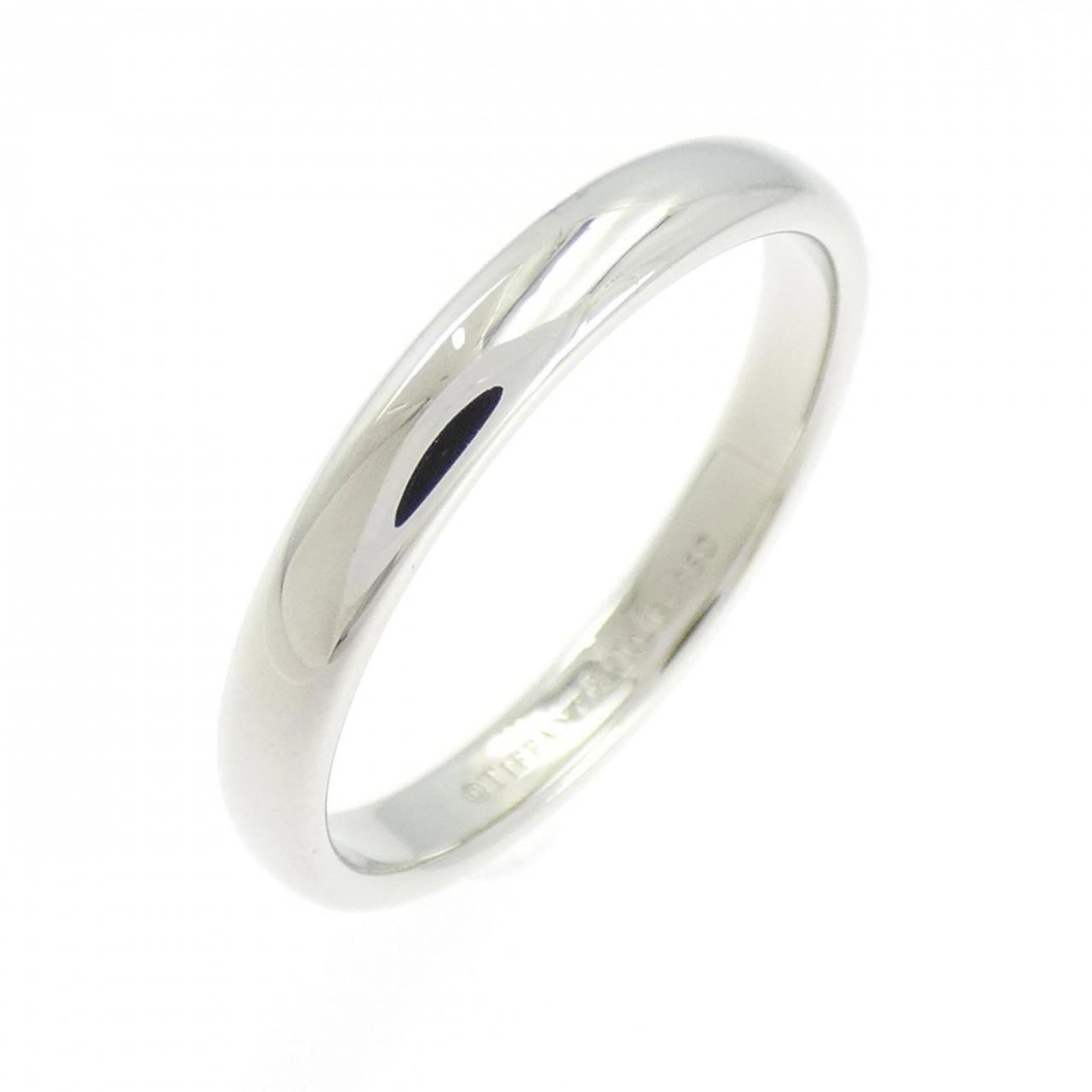 TIFFANY Band Ring Platinum 950: TIFFANY Band Ring Platinum 950 Platinum 950 Tiffany band ring in excellent condition, featuring a sleek and timeless design. The ring bears a signature, a hallmark of Tiffany's renowned craftsmanship.