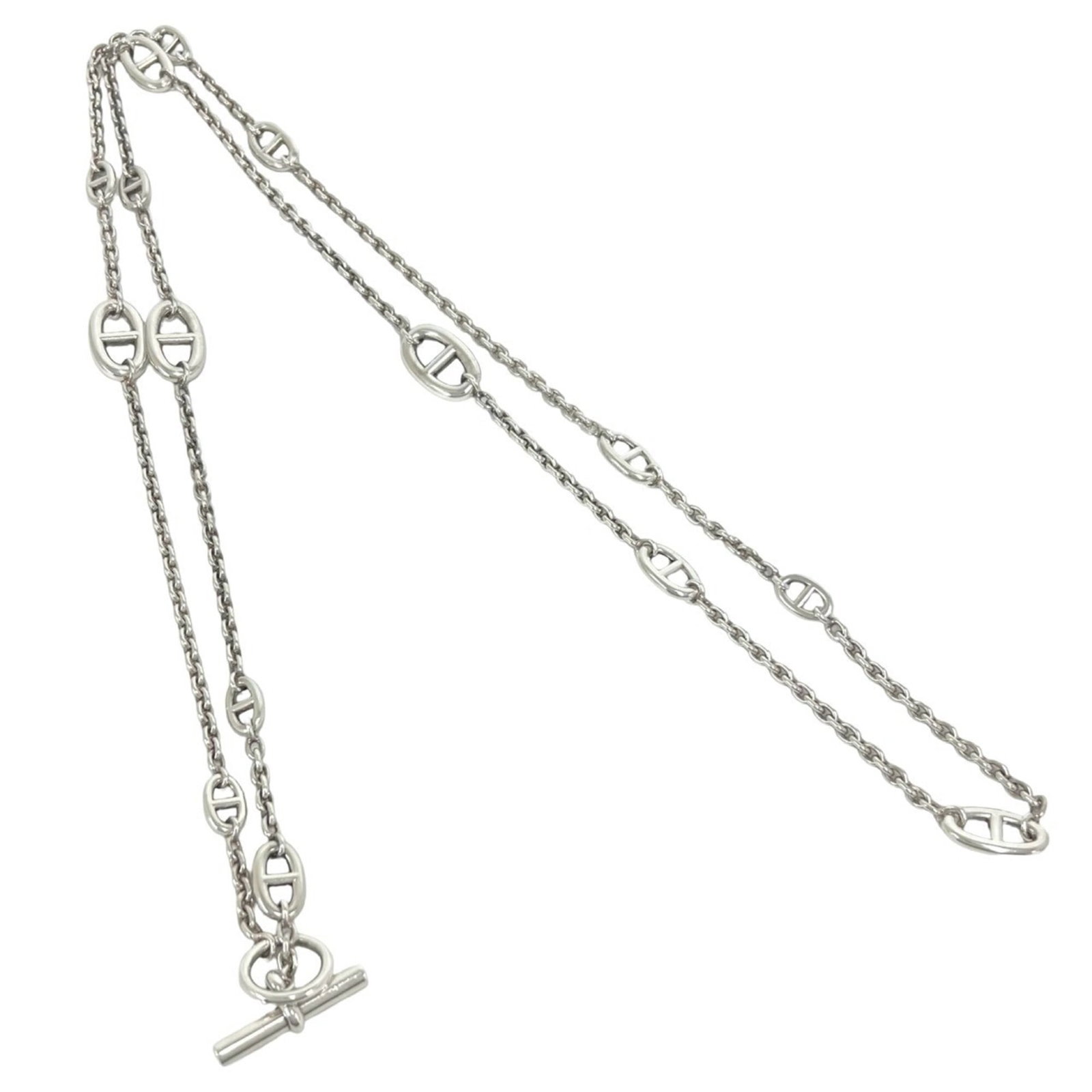 HERMES Silver 925: HERMES Silver 925 Silver 925 pendant from Hermes, a classic necklace featuring a silver pendant. The item bears visible signs of wear, including scratches and scuffs, but remains fully functional. Ite