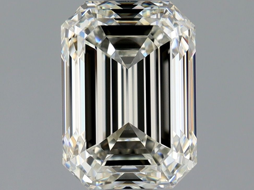 GIA Emerald 1.7ct J VVS1 - Loose Natural Diamond: GIA Emerald 1.7ct J VVS1 - Loose Natural Diamond GIA Emerald 1.7ct J VVS1 - Loose Natural DiamondThis 1.7ct GIA-certified emerald-cut diamond boasts exceptional clarity, with a VVS1 grade indicating