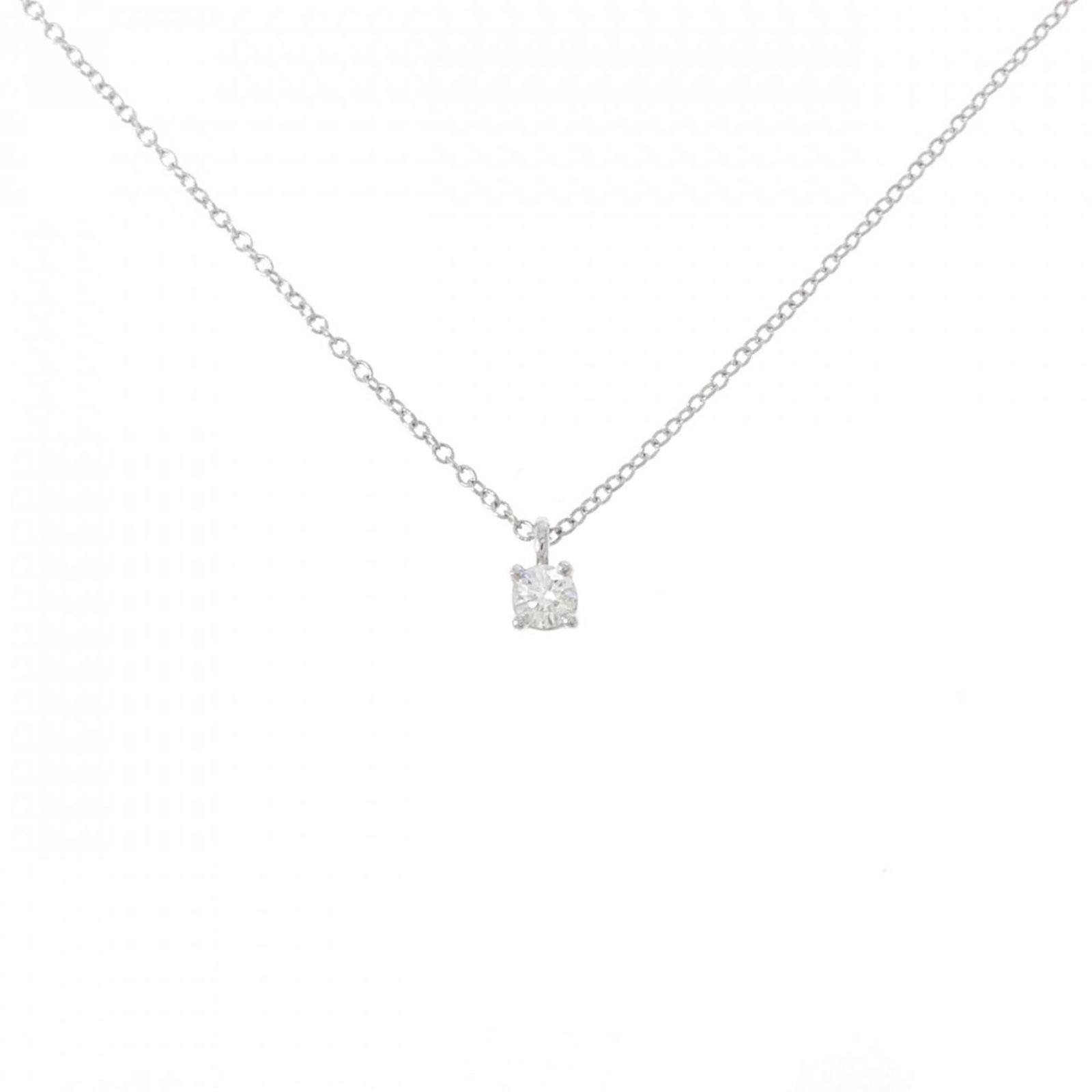 TIFFANY Platinum 950: TIFFANY Platinum 950 Tiffany's Platinum 950 necklace boasts a stunning 3.5mm x 3.5mm diamond pendant suspended from a 41 cm chain, making it a timeless piece of elegance. The necklace is crafted from