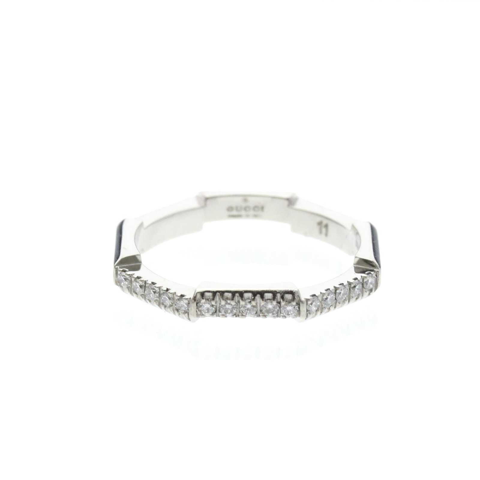 GUCCI Band Ring Platinum: GUCCI Band Ring Platinum Platinum band ring from Gucci's Link to Love collection, featuring a diamond stone. Made from 950 platinum metal, this elegant ring boasts a sleek silver finish and a slender