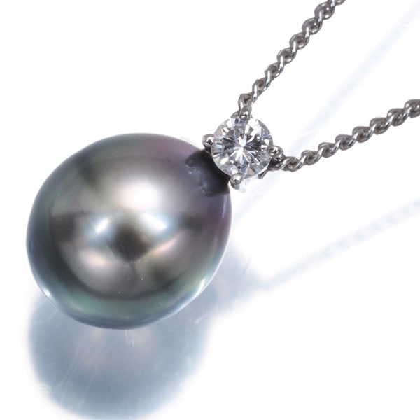 Tasaki Necklace Black South Sea Pearl Diamond 0.11Ct Pt 900/Pt 850: Tasaki Necklace Black South Sea Pearl Diamond 0.11Ct Pt 900/Pt 850 The 0.11ct platinum diamond pendant from TASAKI features a stunning 9.5mm South Sea pearl, set in a delicate platinum chain. The