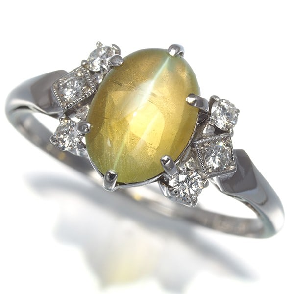 Mikimoto Ring Chrysoberyl Cat'S-Eye 1.85Ct Diamond Us5 Pt: Mikimoto Ring Chrysoberyl Cat'S-Eye 1.85Ct Diamond Us5 Pt The Mikimoto Ring features a stunning 1.85ct chrysoberyl cat's-eye surrounded by platinum, set in a sleek platinum band. The chrysoberyl