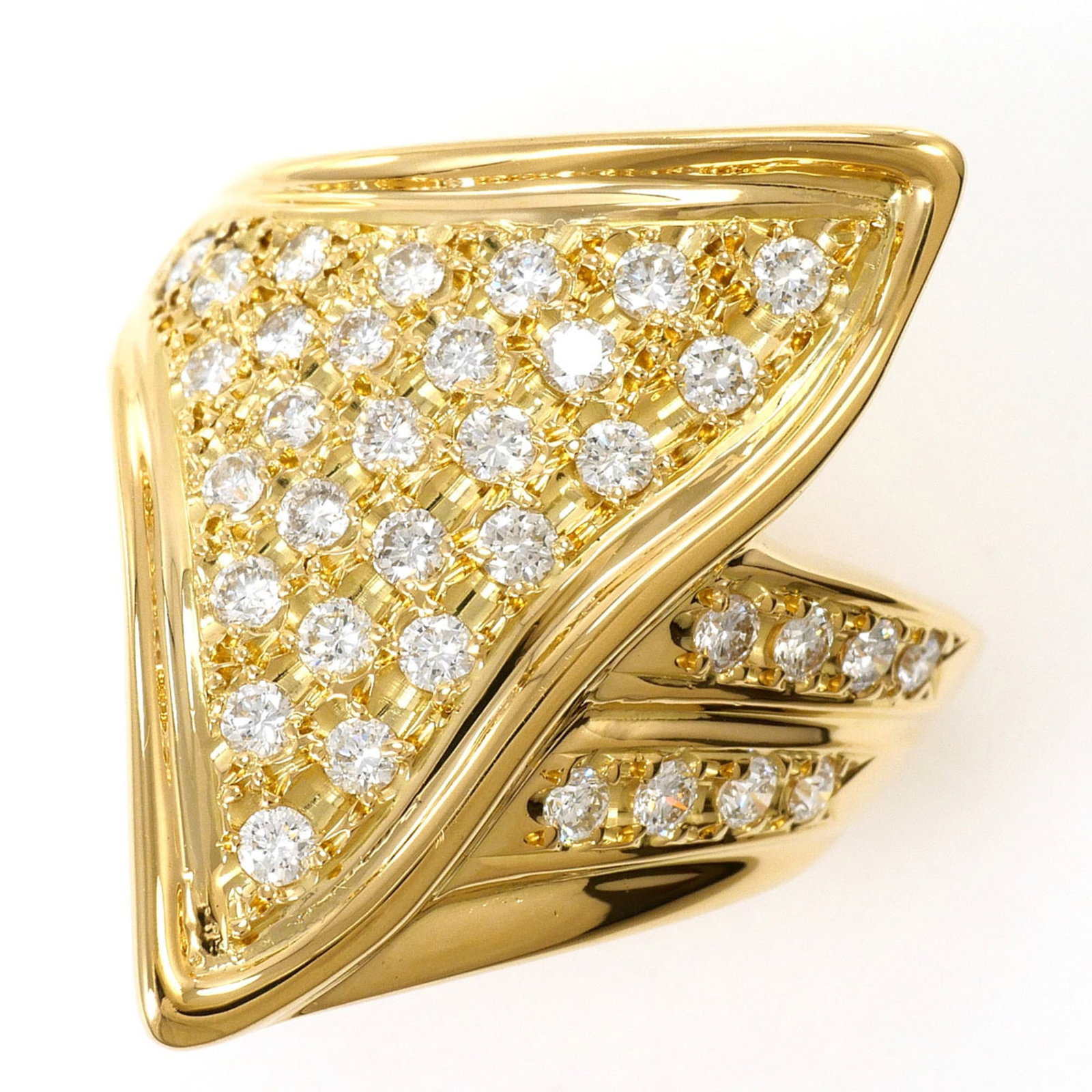 Band Ring Yellow Gold (18K): Band Ring Yellow Gold (18K) Yellow gold 18K band ring with a 0.57ct diamond, crafted from high-quality 18K gold metal, offers a touch of elegance with its 25mm width and US size 6.5 fit. In excellent 