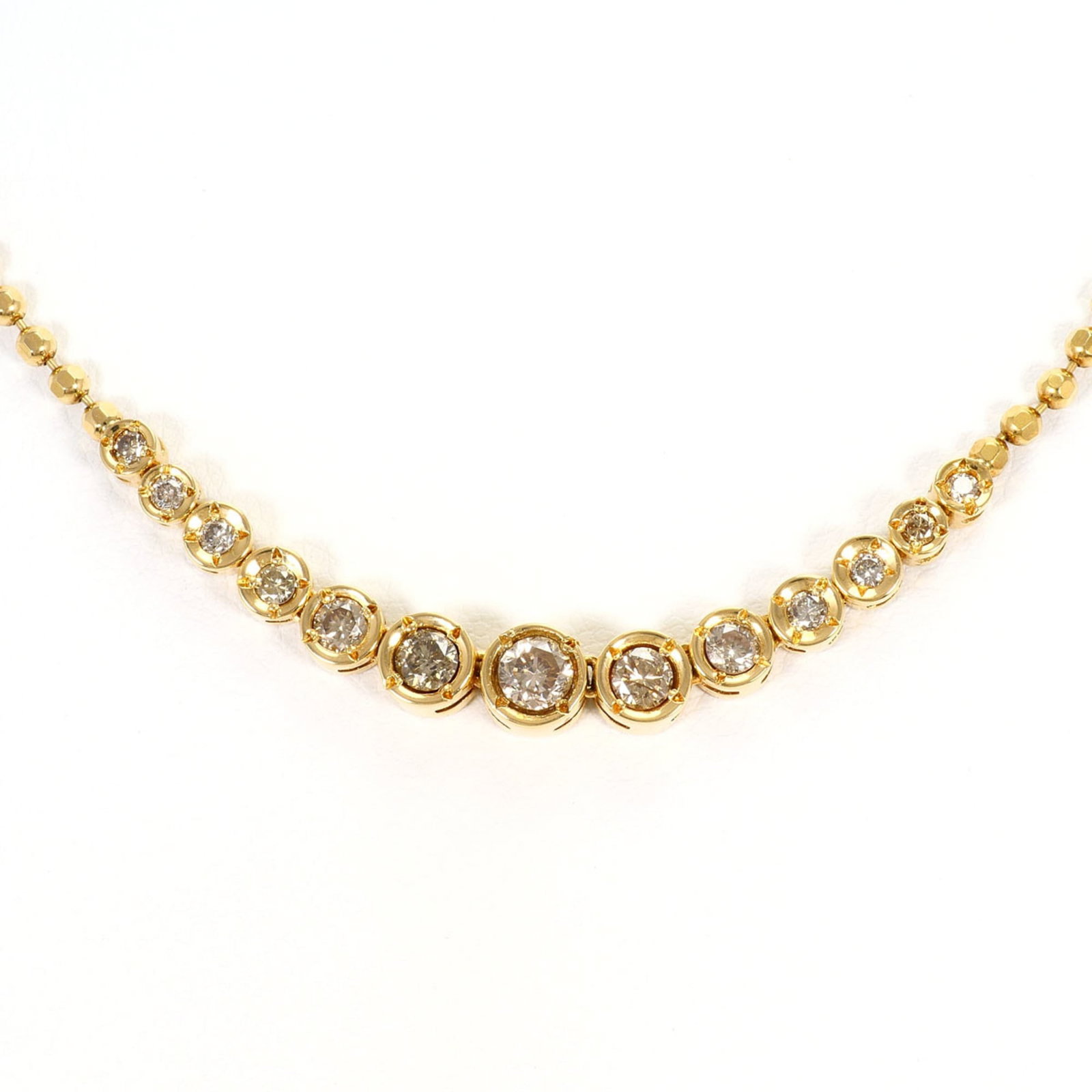 Yellow Gold (18K): Yellow Gold (18K) Yellow gold (18K) necklace with a 10.6g diamond pendant, featuring a 40 cm circumference and a 55mm x 6mm pendant size, in like new condition with no visible wear. The necklace is ma