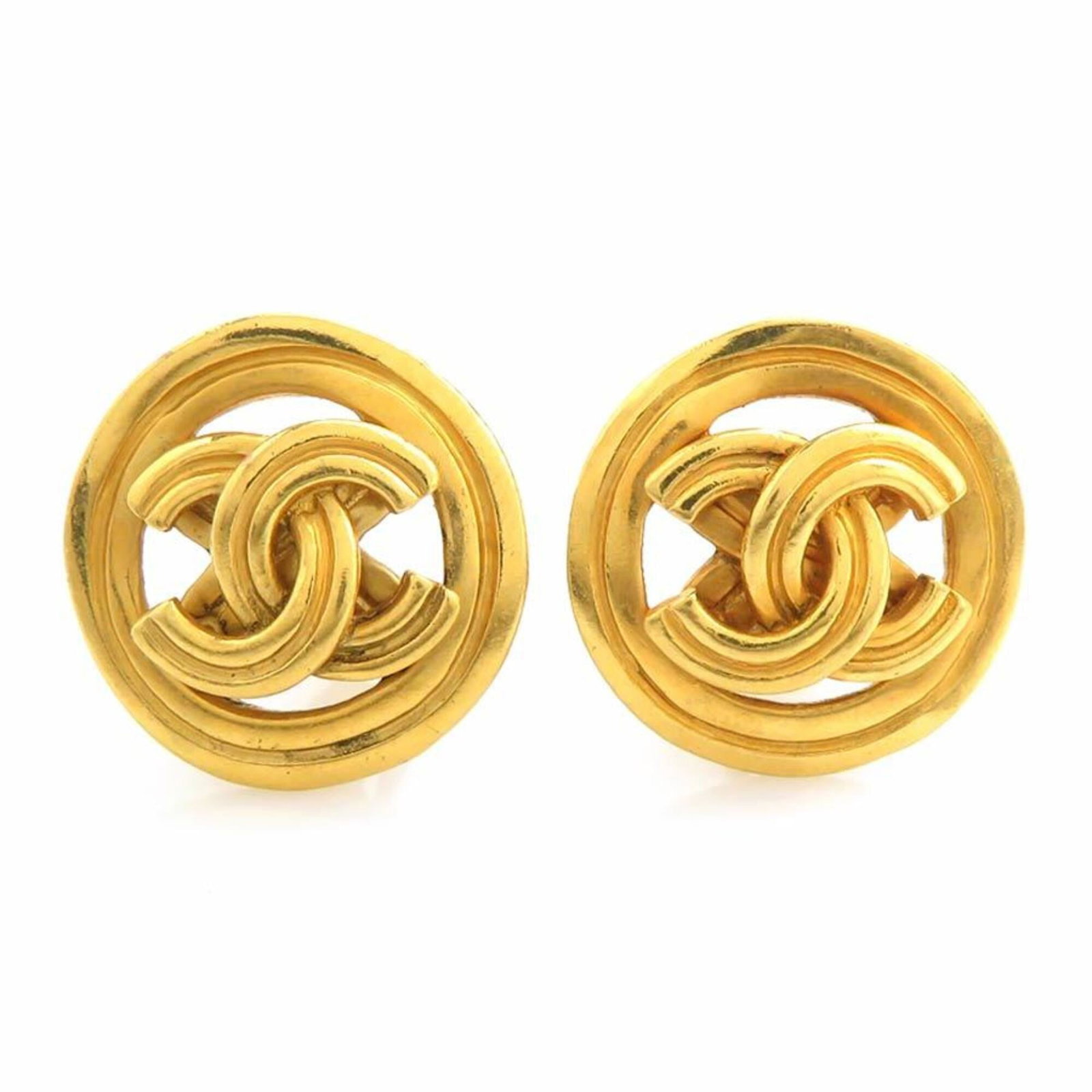 CHANEL Clip Earrings Metal: CHANEL Clip Earrings Metal Gold Clip Earrings from Chanel, France, bearing visible scratches and scuffs, are a unique addition to any collection. Made from metal, these clip earrings measure 23.00mm