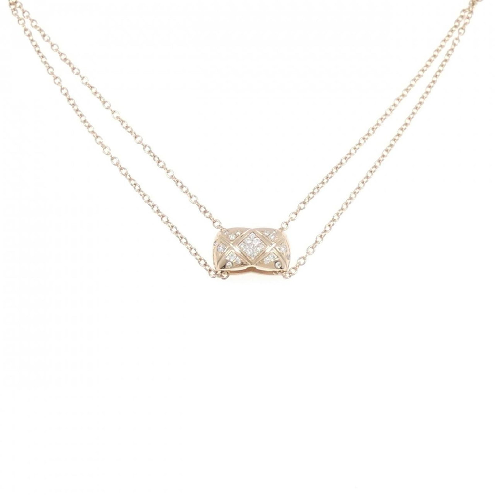CHANEL Pink Gold (18K): CHANEL Pink Gold (18K) Pink gold (18K) pendant from CHANEL, featuring a diamond stone. This 37-40 cm necklace has a pendant size of 7.4mm x 13.6mm. Gently used with minor signs of wear, the necklace i