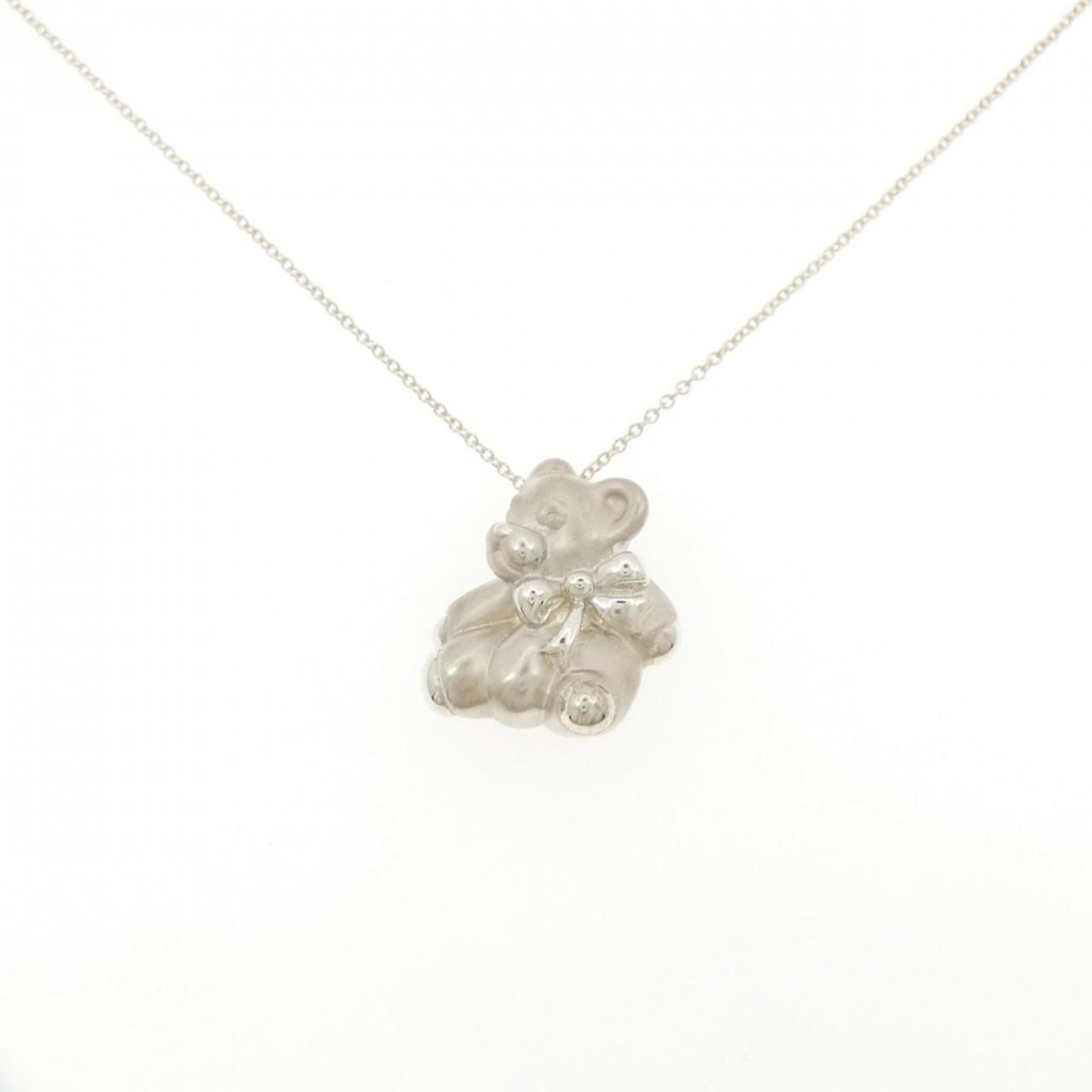 TIFFANY Silver 925: TIFFANY Silver 925 Tiffany Silver 925 Necklace Pendant - A Gently Used Timeless Classic. This sterling silver necklace features a beautiful pendant with a 19.1mm x 17.7mm design, set in a 41cm chain. 