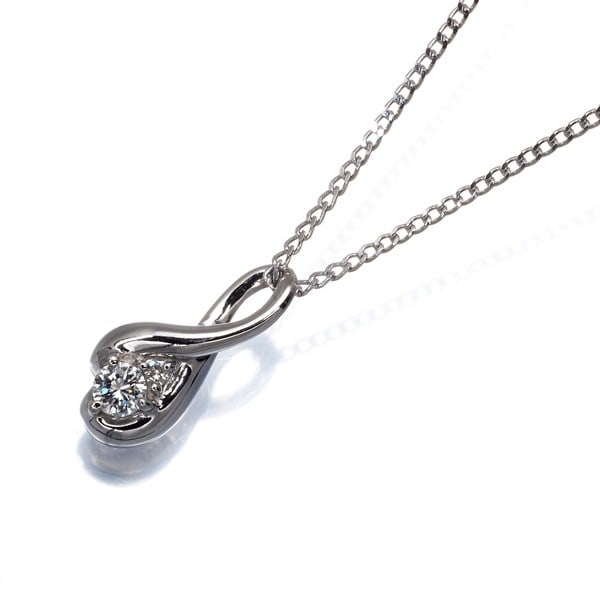 Vendome Necklace Diamond Drop 900 850 Platinum: Vendome Necklace Diamond Drop 900 850 Platinum 900 / 850 Platinum Diamond Drop Pendant Necklace from Vendome. This exquisite platinum necklace features a stunning natural diamond pendant, carefully