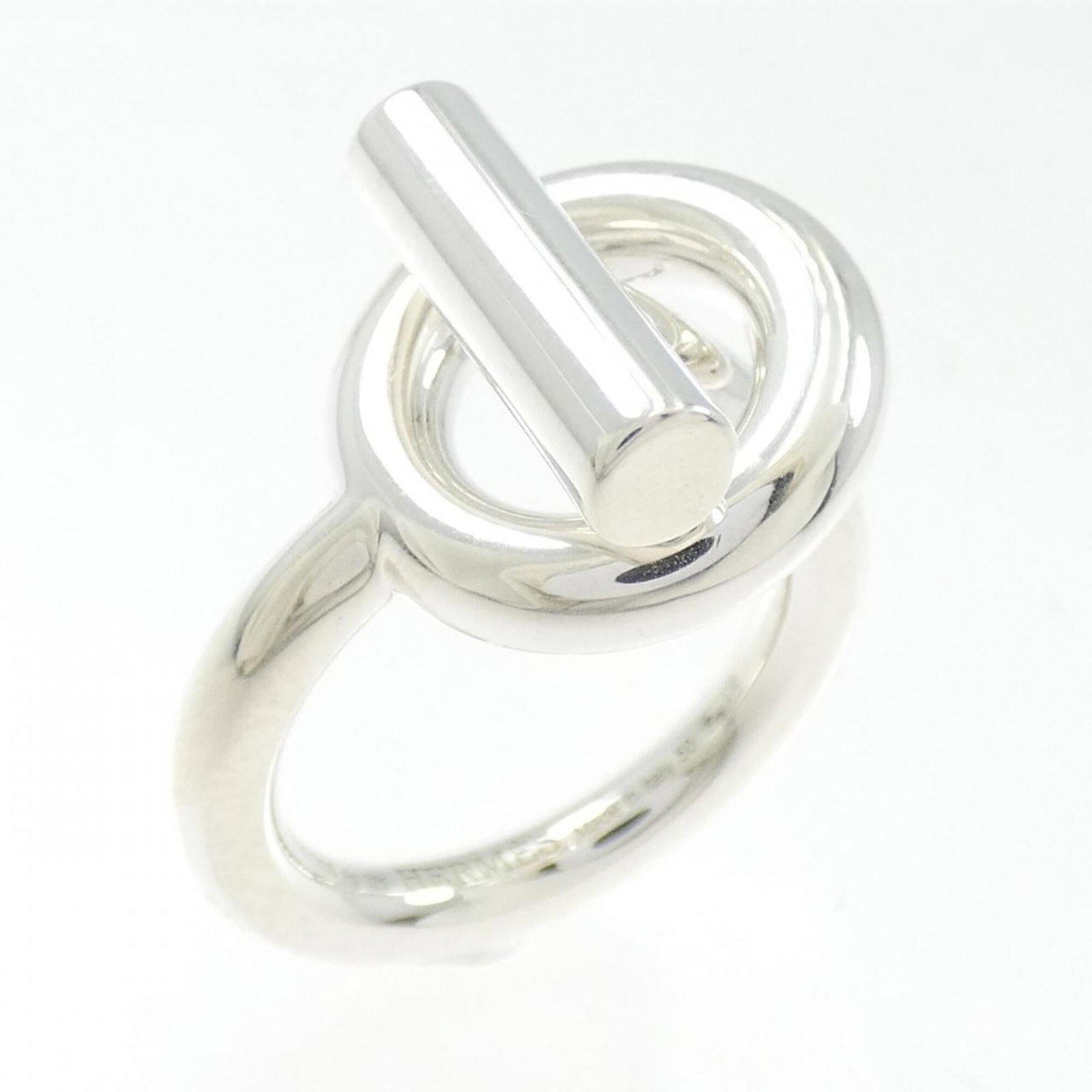 HERMES Band Ring Silver 925: HERMES Band Ring Silver 925 Silver 925 band ring from Hermes, featuring a sleek and modern design. This gently used ring shows minor signs of wear, with small scratches or light marks, but remains in 