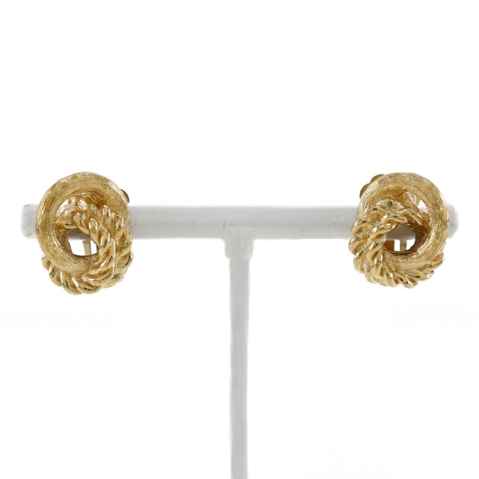 CHRISTIAN DIOR Clip Earrings Gold Plating: CHRISTIAN DIOR Clip Earrings Gold Plating Gold-plated clip earrings from Christian Dior, featuring a delicate gold finish. The earrings are made of gold plating and have a small size, measuring 16.00m