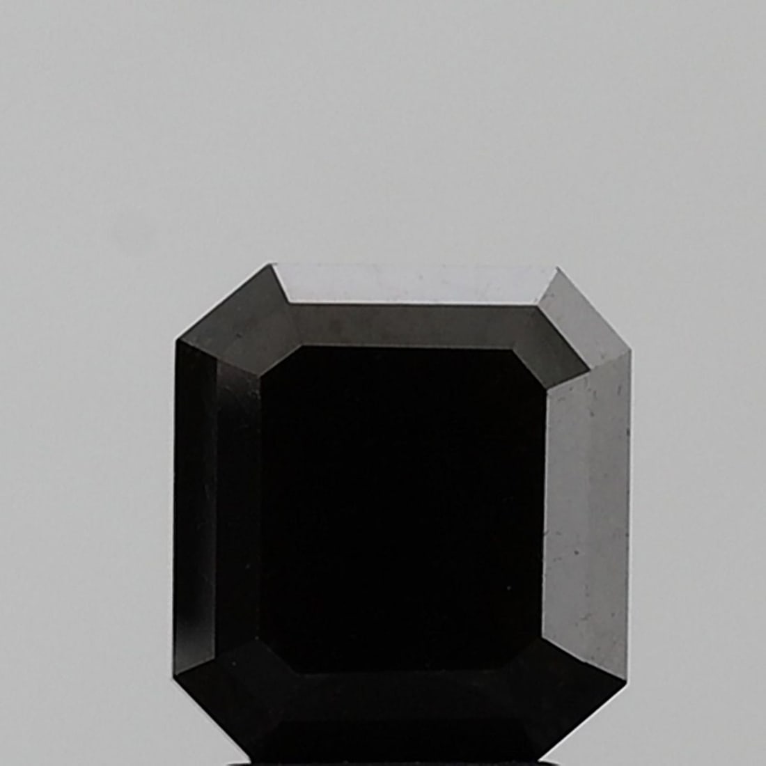 Emerald 3.65ct Black VVS2 - Loose Natural Diamond: Emerald 3.65ct Black VVS2 - Loose Natural Diamond 3.65ct Black VVS2 - Loose Natural Diamond, certified by NONE, boasts exceptional clarity and polish with EX symmetry, and features a striking black