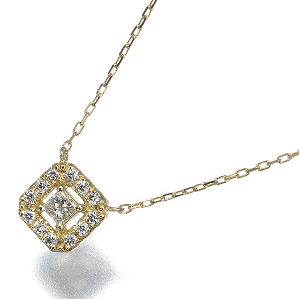 Ahkah Necklace Diamond 0.09Ct Tina Coffret 18K 750 Yellow Gold: Ahkah Necklace Diamond 0.09Ct Tina Coffret 18K 750 Yellow Gold Yellow gold pendant necklace featuring a 0.09ct natural diamond, set in a 18k 750 gold Tina Coffret design. This elegant necklace boasts