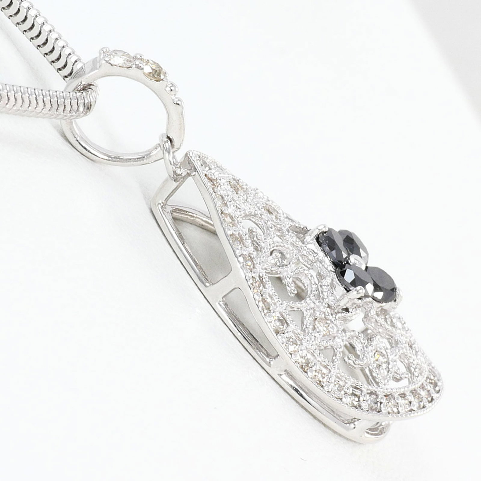 White Gold (18K) - 2