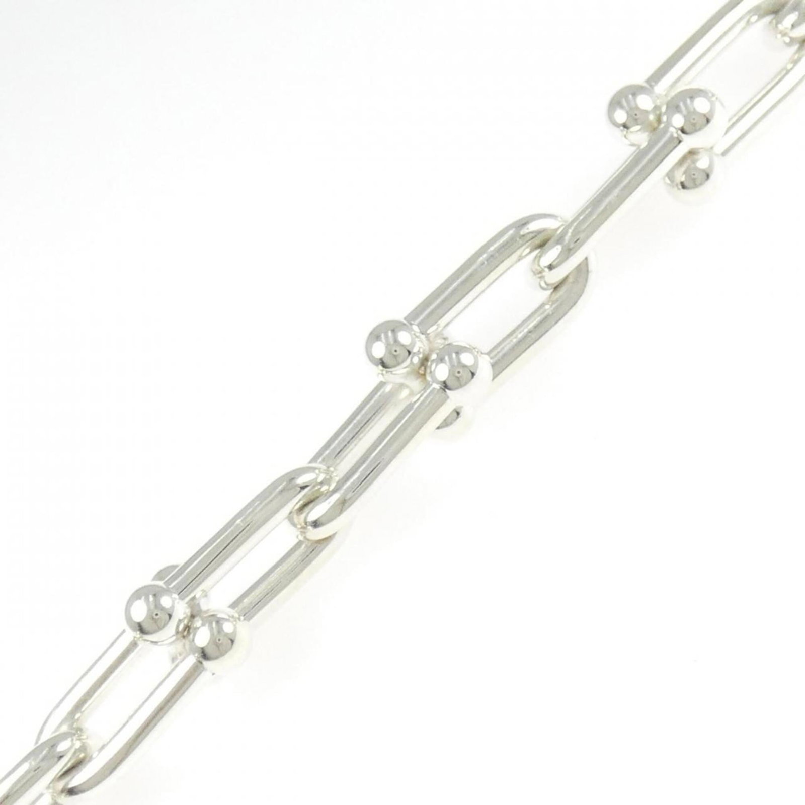 TIFFANY Charm Bracelet Silver 925: TIFFANY Charm Bracelet Silver 925 Silver 925 Charm Bracelet from Tiffany, featuring a delicate design with minor signs of wear, small scratches or light marks present. Gently used in very good conditi